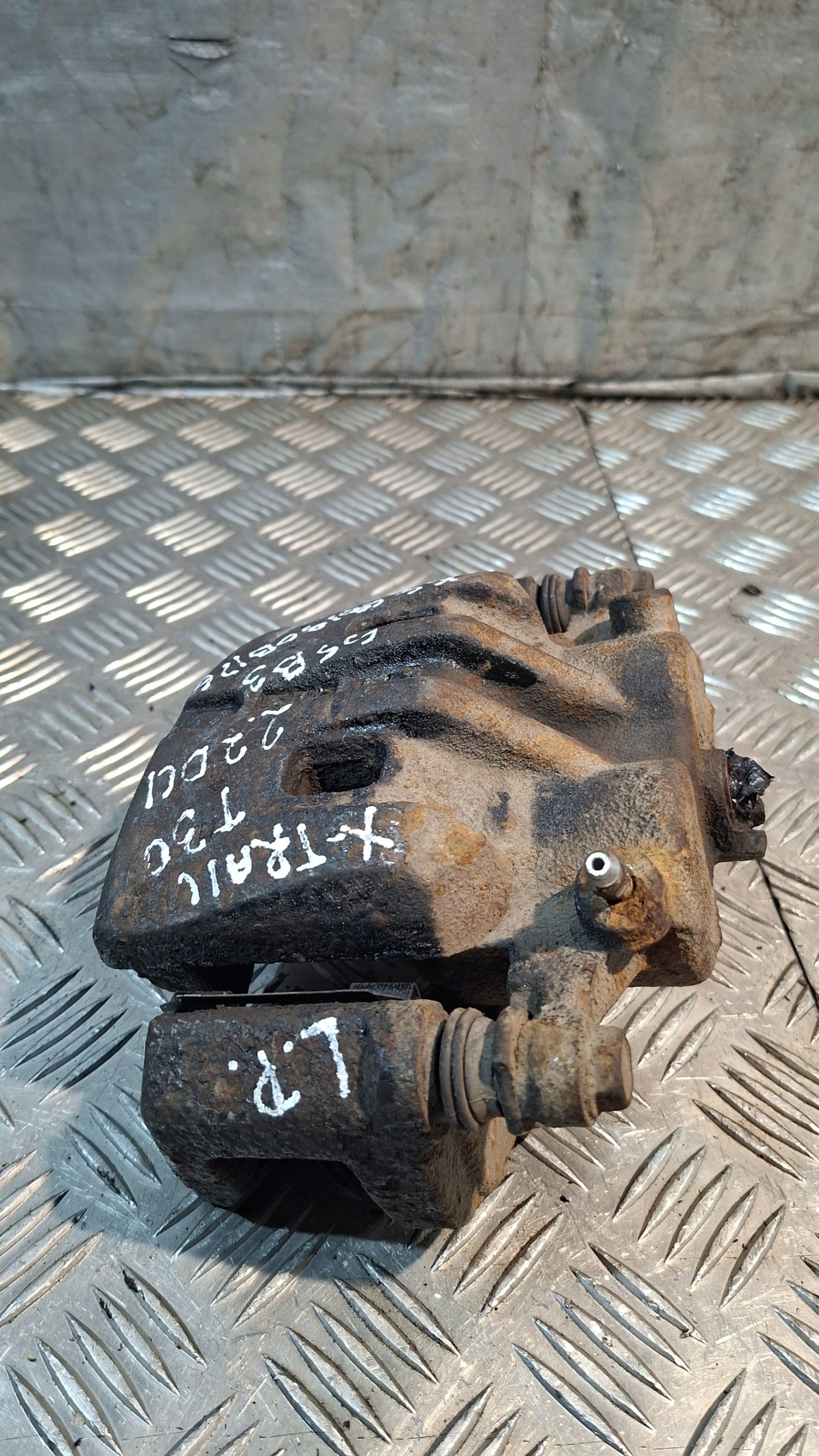 caliper brake left front NISSAN X-TRAIL T30 2.2DCI