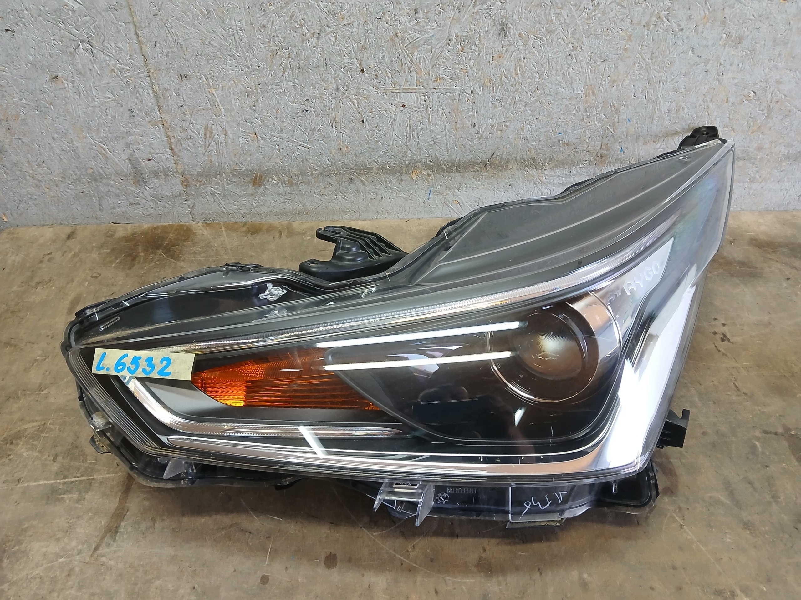 light front left TOYOTA AYGO II 2 LIFT lens LED 18