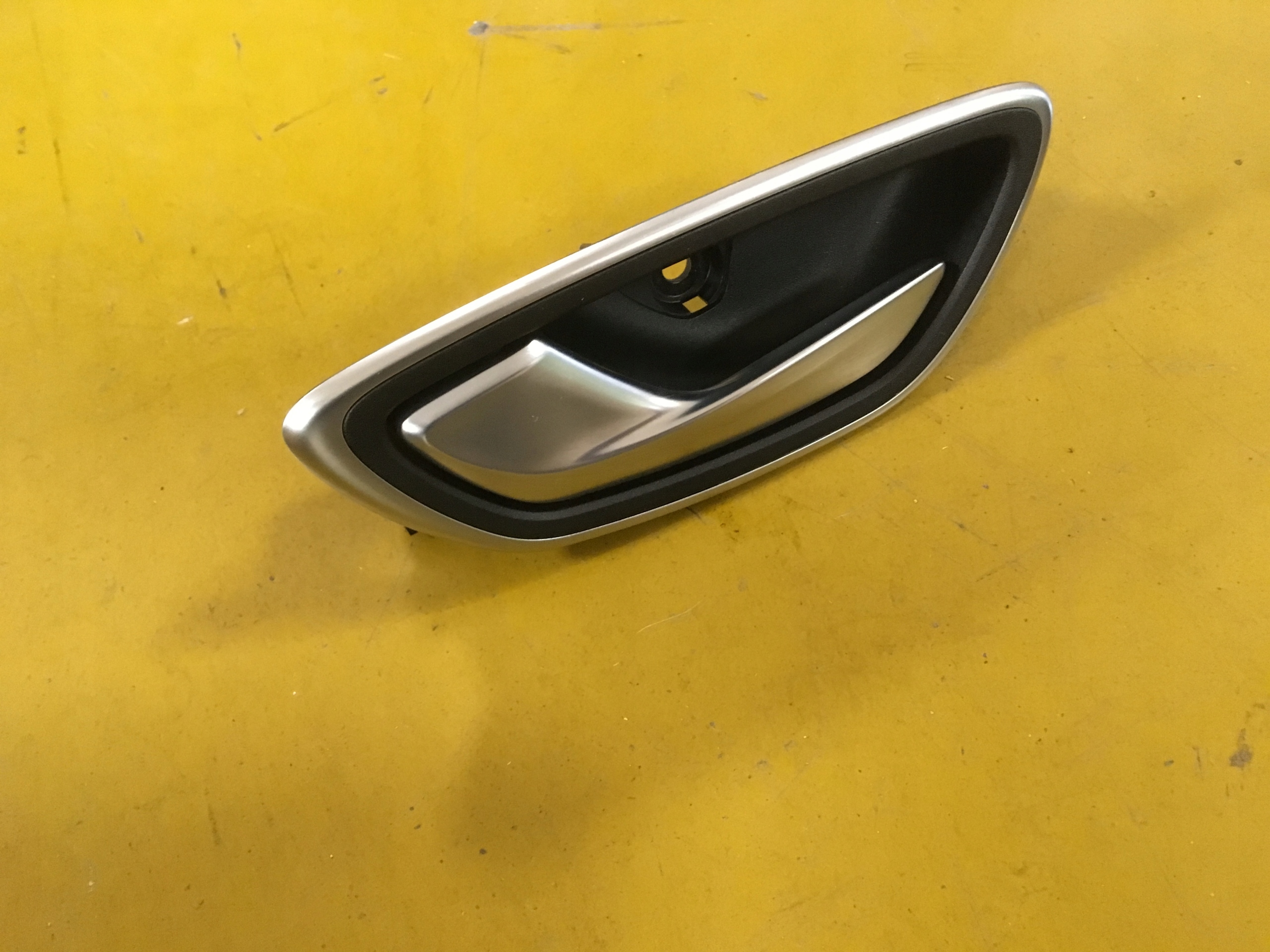 ручка двери внутренняя renault oe 806713722R