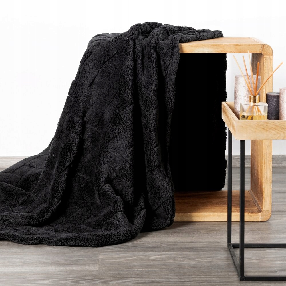 Deka Caro 150x200 Design91 černá, nadýchaná, kostkovaná