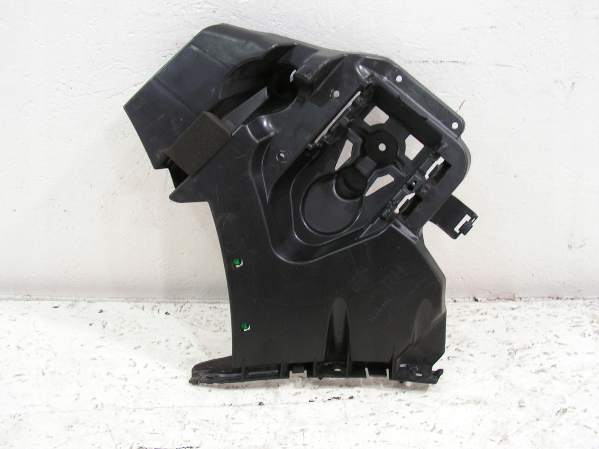Volvo V40 XC40 bumper bracket right rear part 31395104