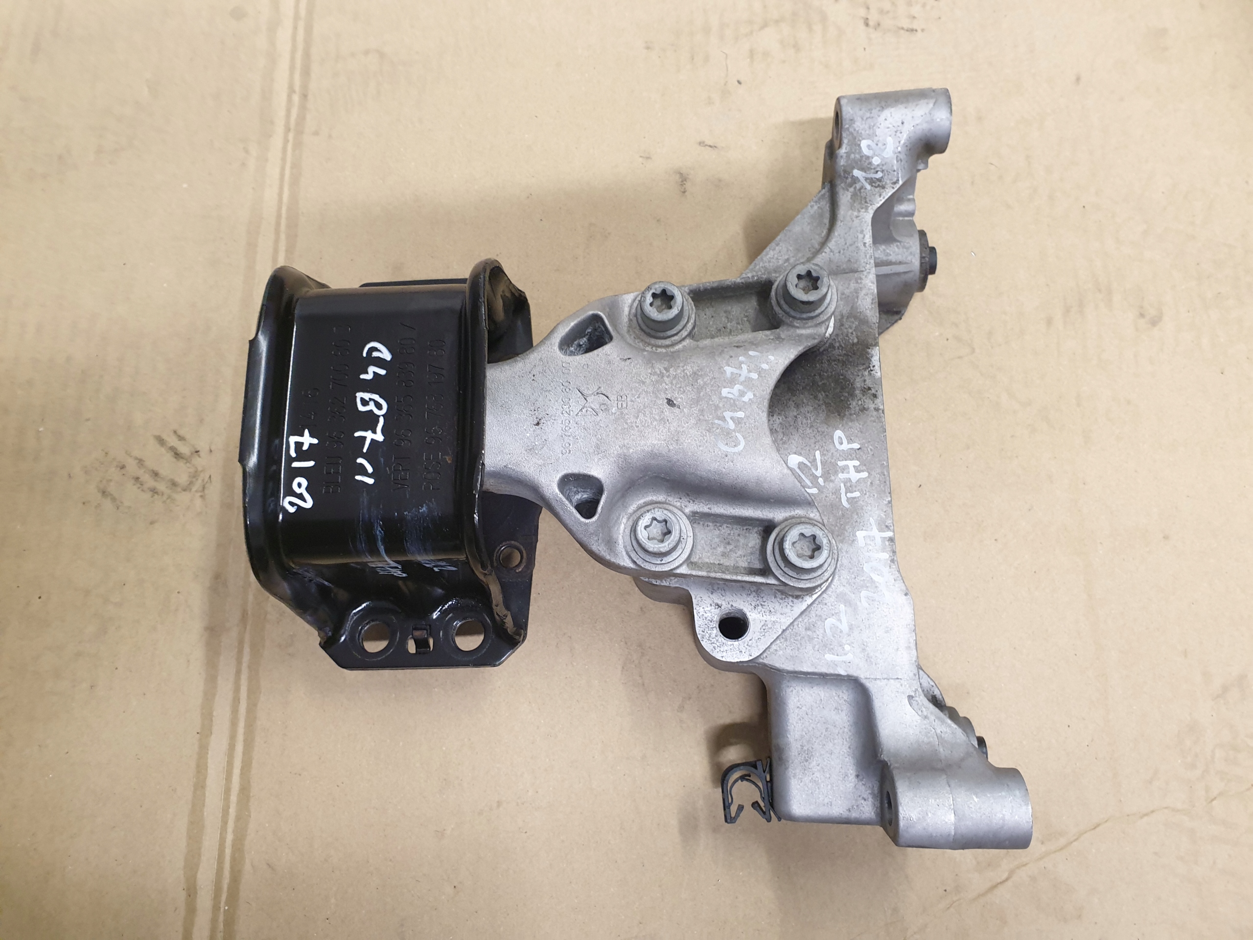 holder engine mount CITROEN C4 B7 II 1.2 THP 2015- 9676523180 9676523080