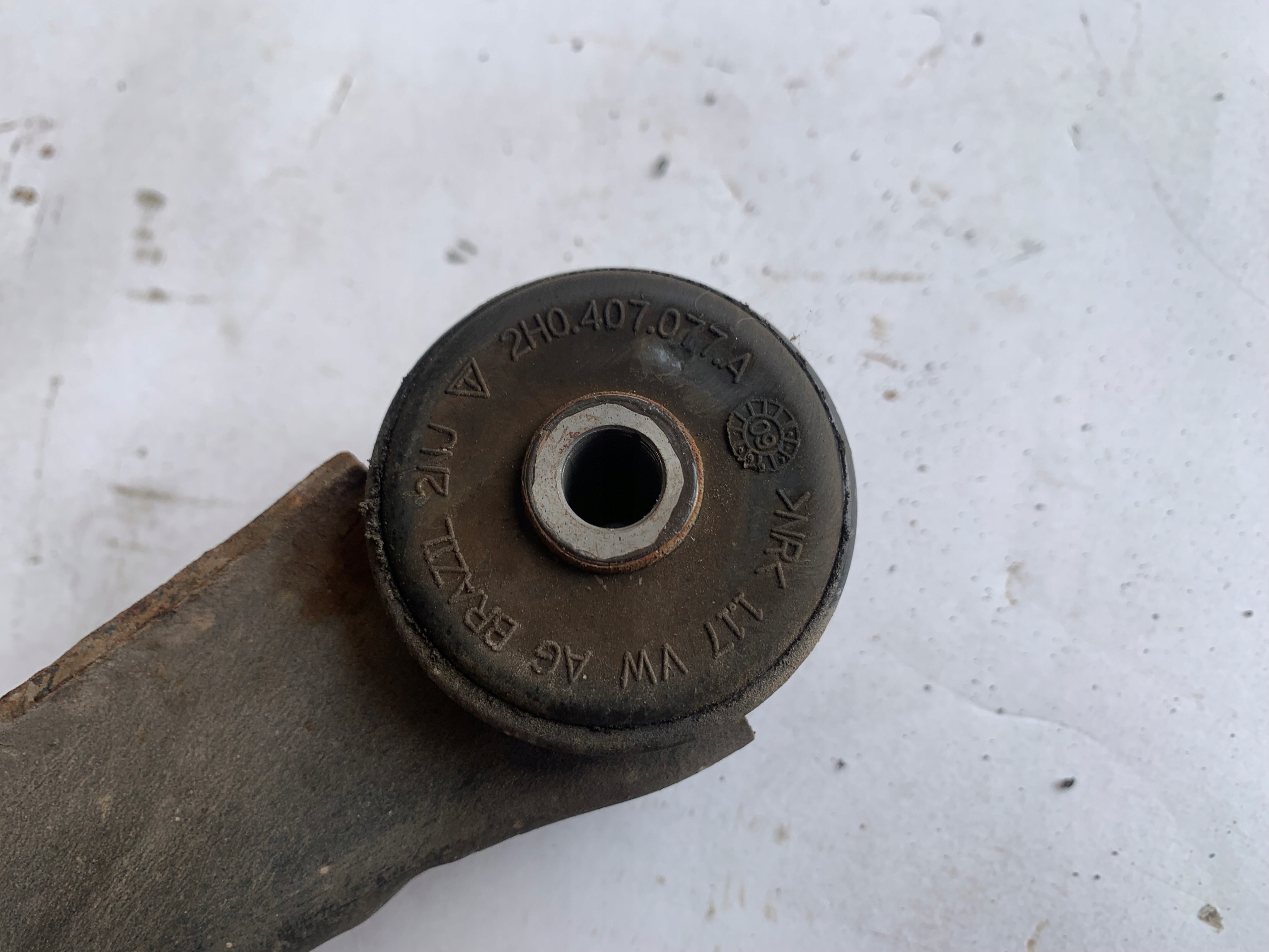 VW AMAROK 2.0 TDI arm upper left front