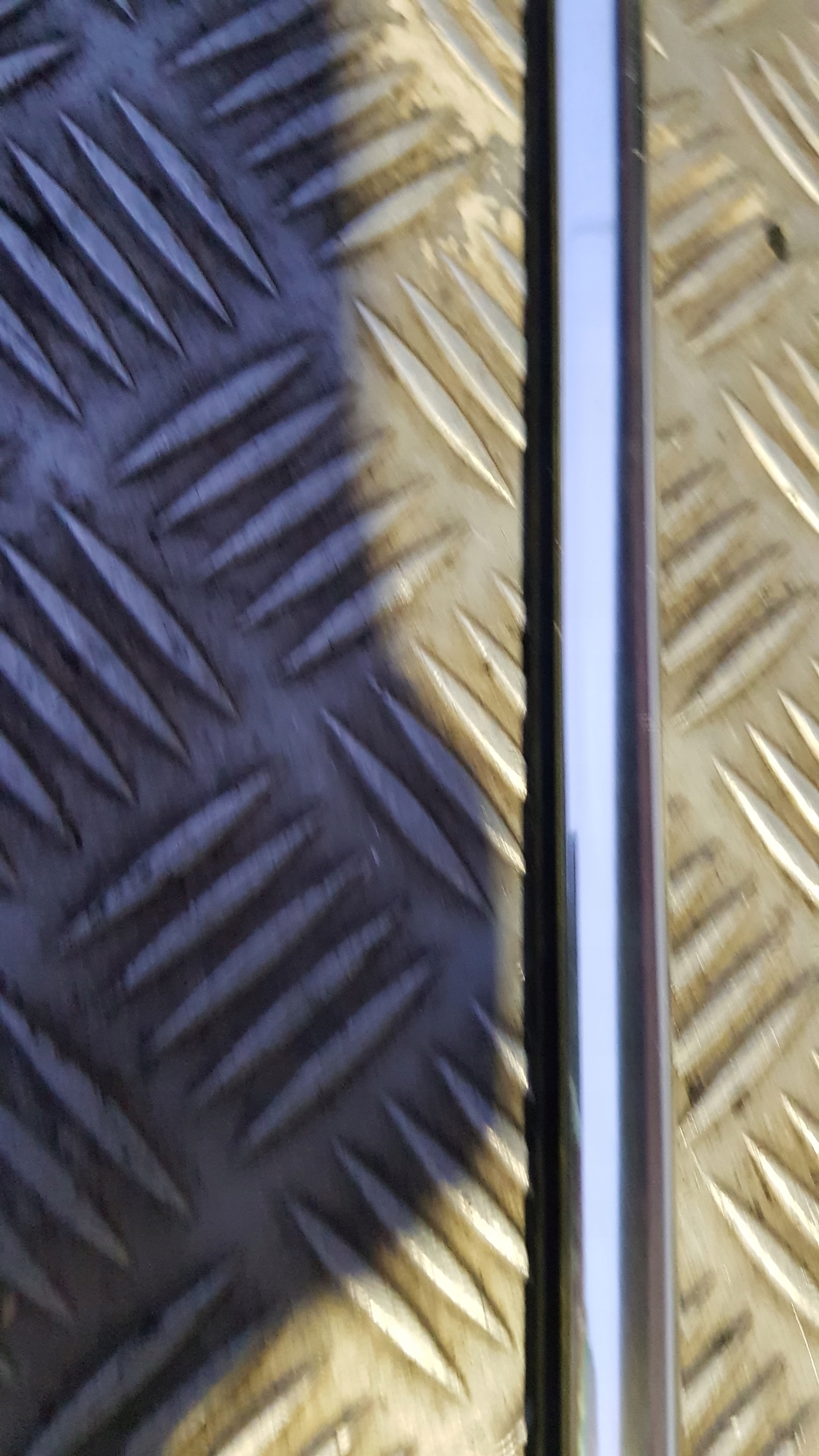 BMW E39 moulding dust left front