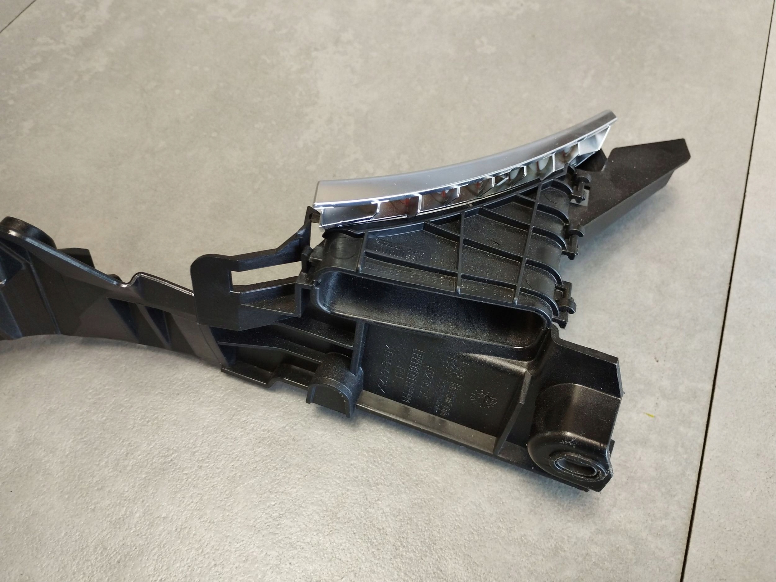 Mercedes-Benz S W222 2014 console right A2226940238