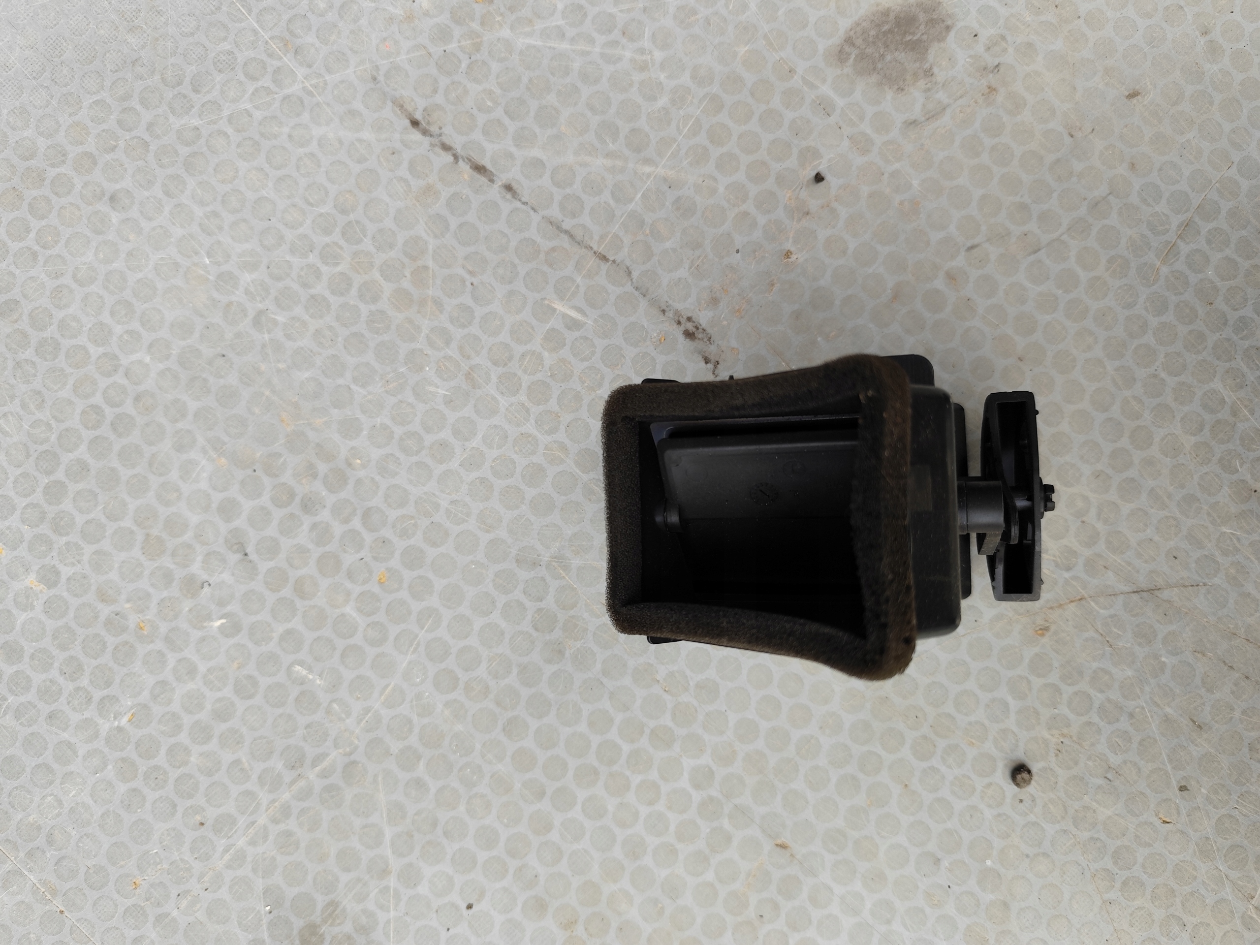 VW T5 grid air conditioning devices central PRZEDLIFT left 7H0815705A