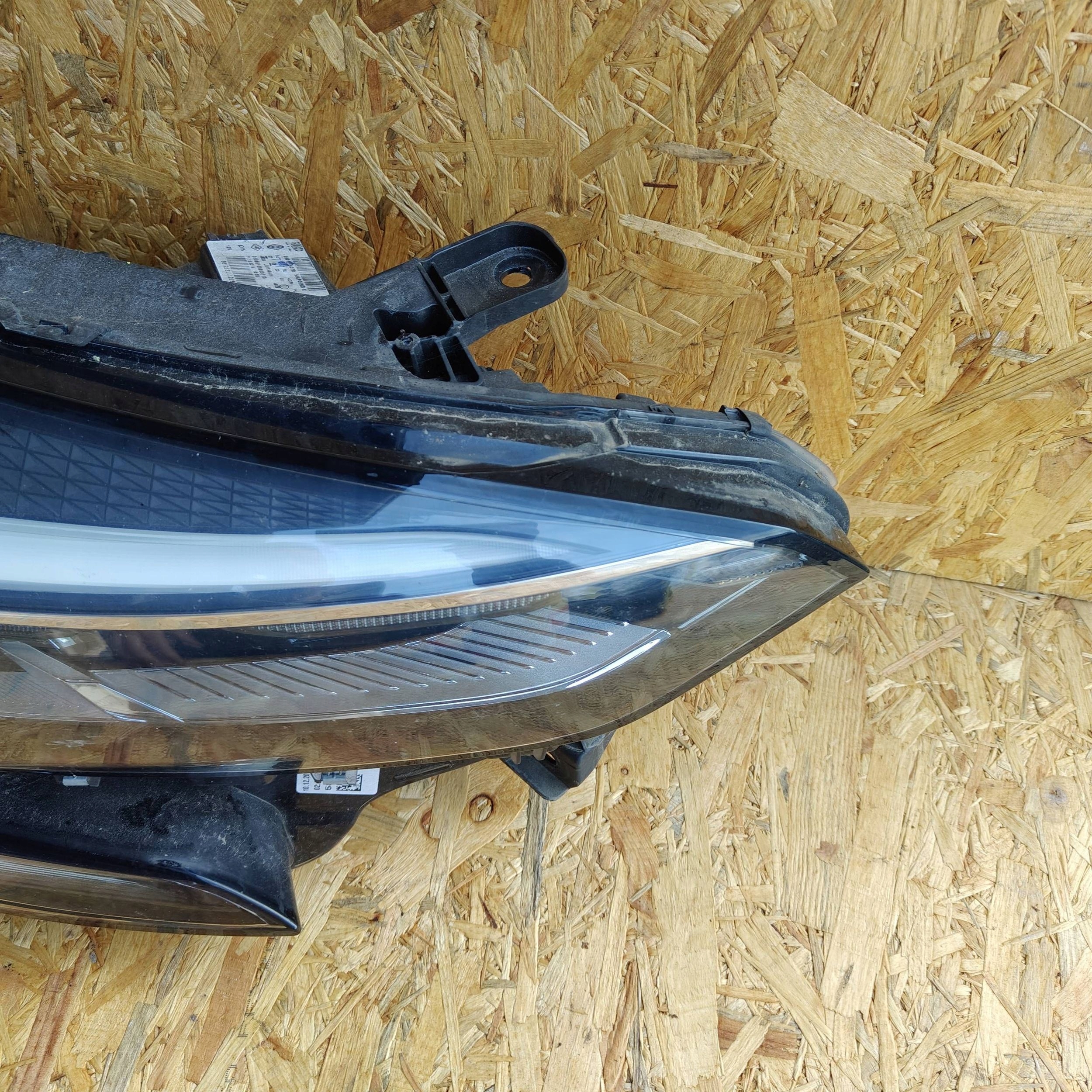 Reflektor front side right Renault Clio V 260102407R
