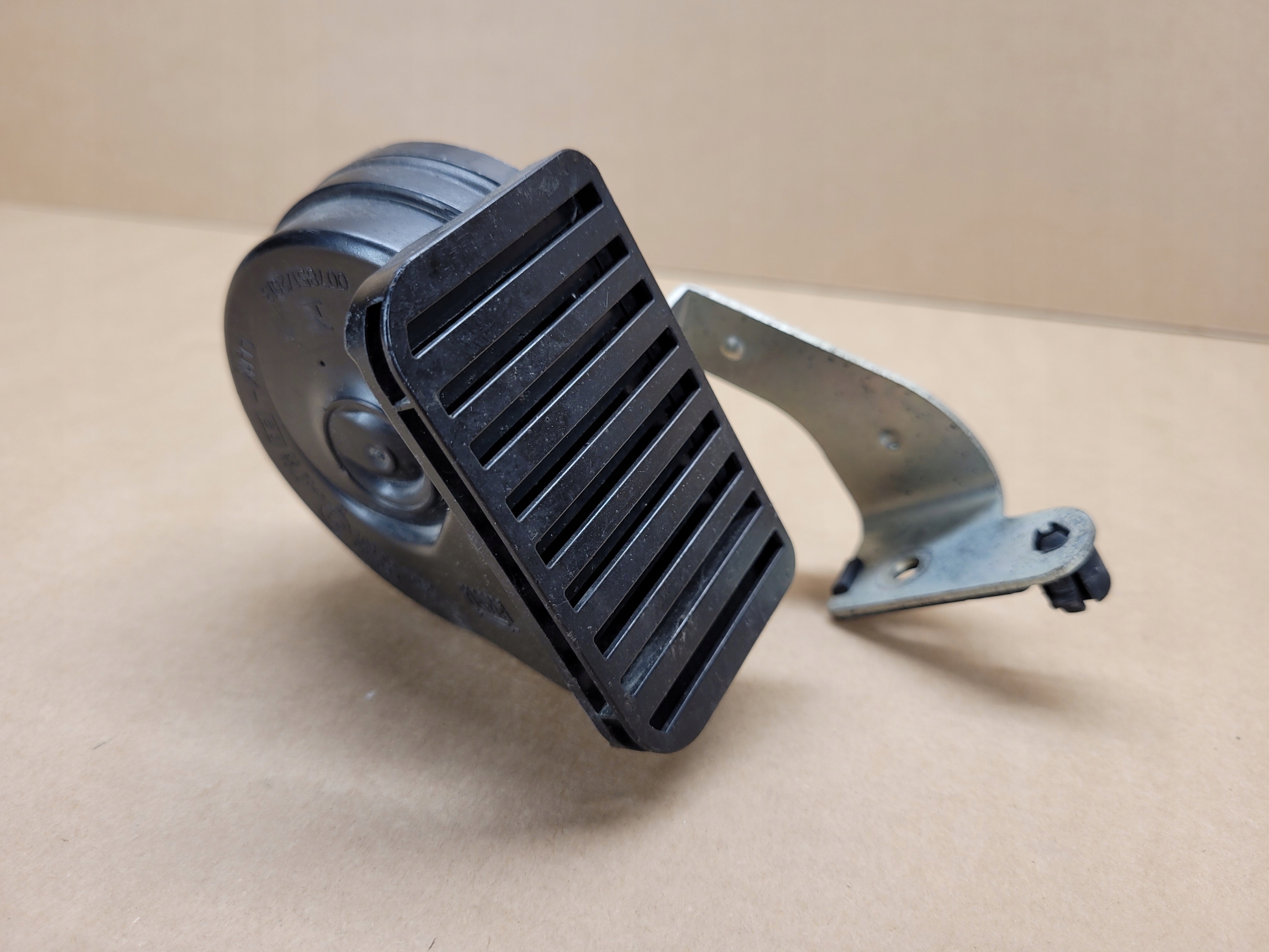 0385 32328573 - ПРАВИЙ ЗВУКОВИЙ СИГНАЛ VOLVO XC90 II