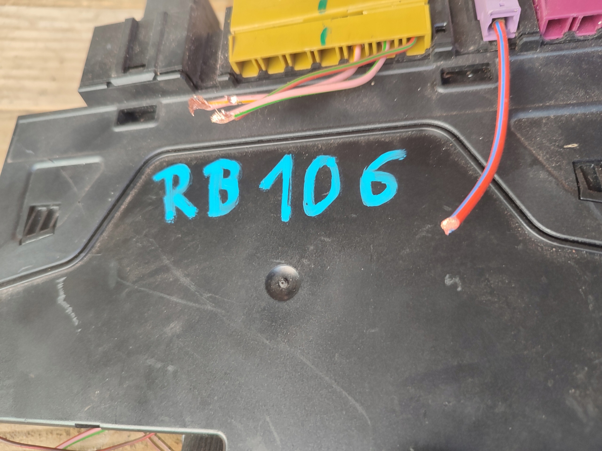 fuse box control unit module SAM MERCEDES W204 2049005601