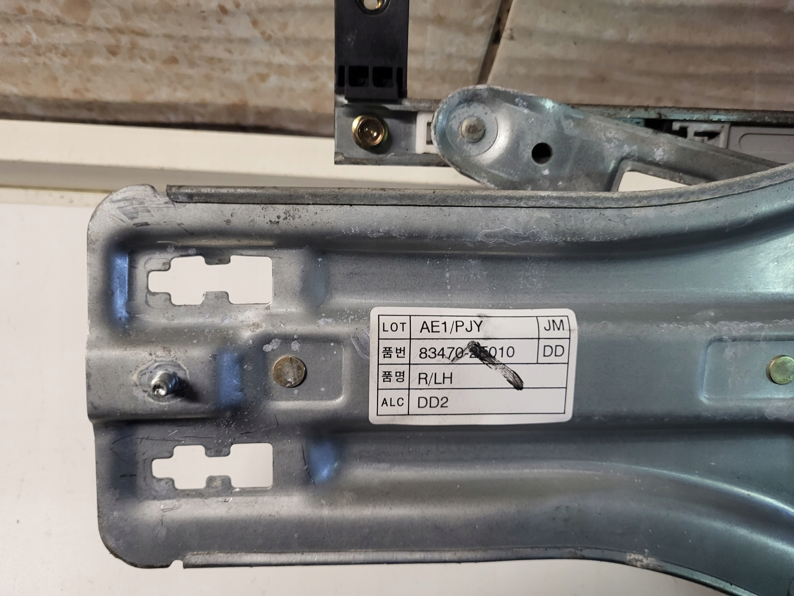 window regulator left rear part HYUNDAI TUCSON and 83470-2E010