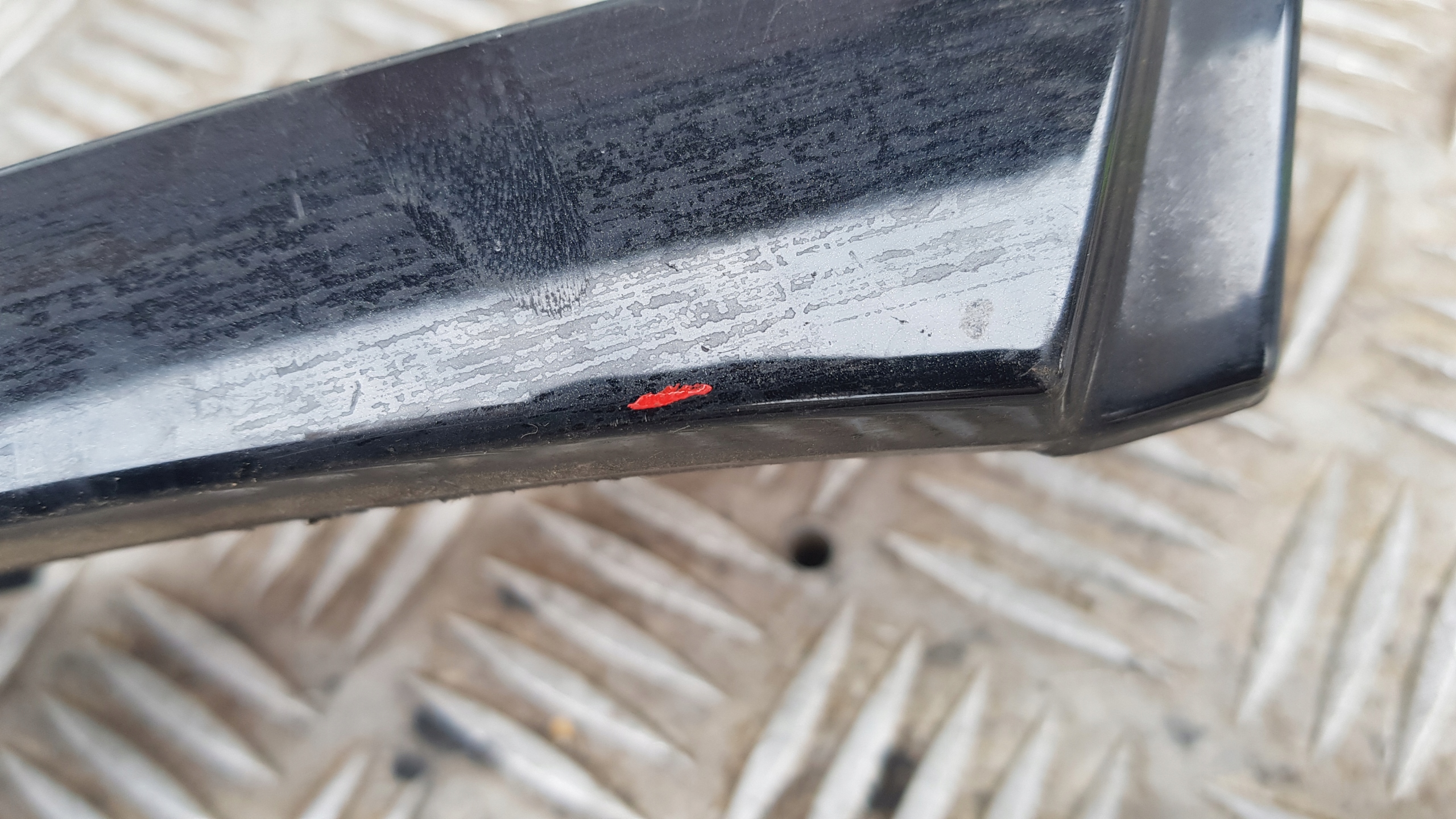 BMW E46 moulding below LAMPE left LIFT