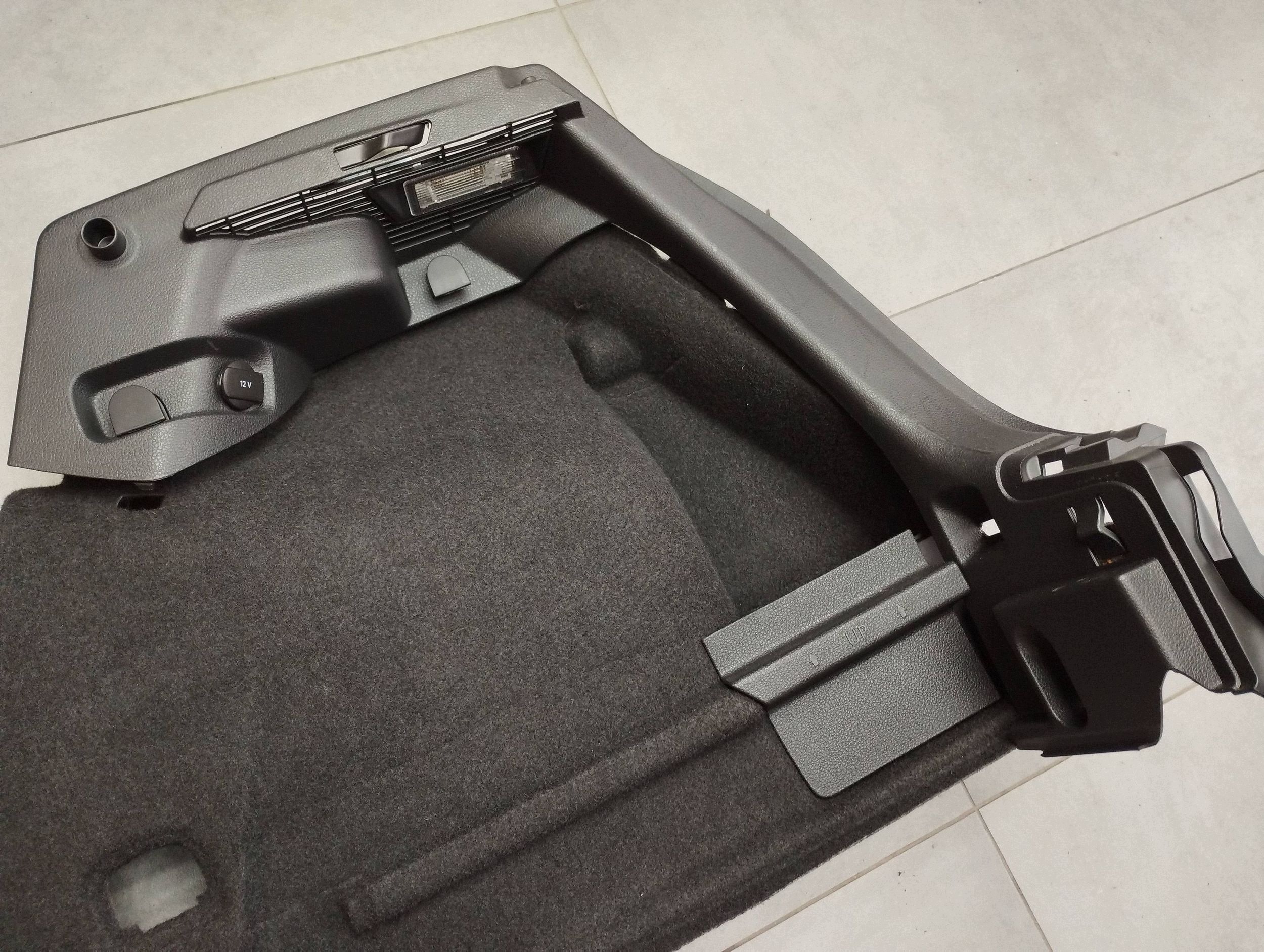Volkswagen Golf VII boot upholstery right rear part 5G6867428F