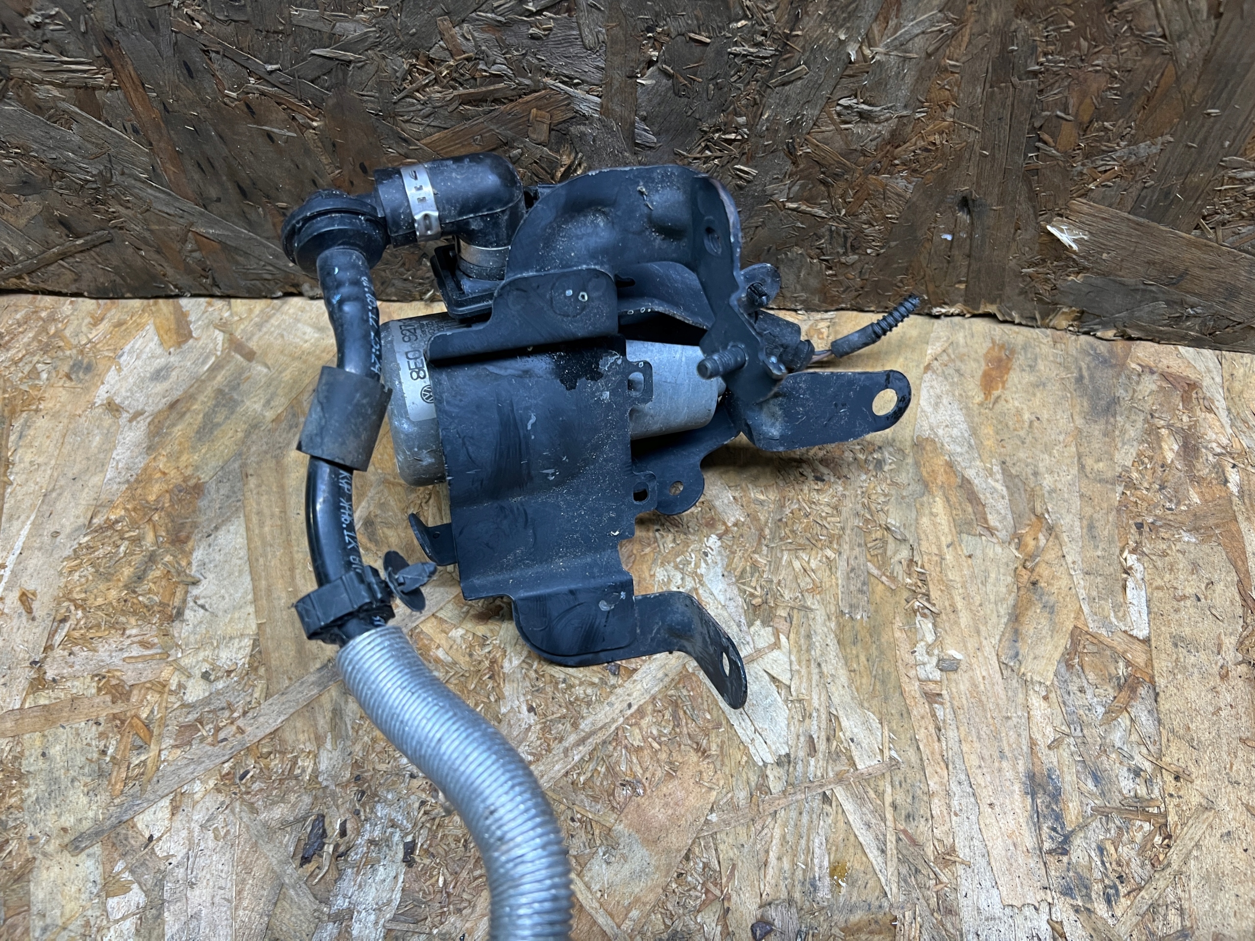 Pompe à vide VACUUM AUDI RS4 B7 8E0 8E0927317H