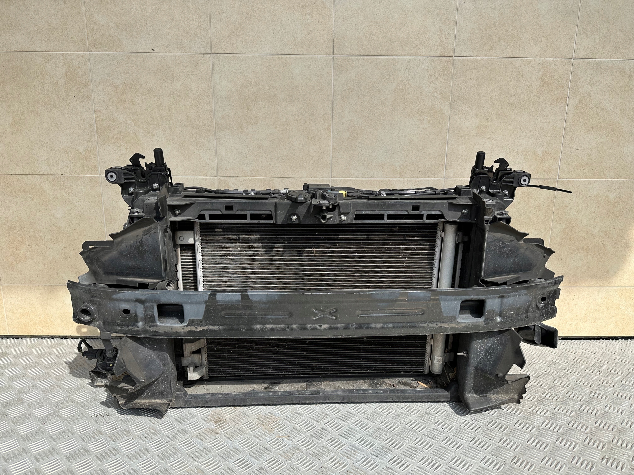 PAS PRZEDNI CHŁODNICE AUDI A1 82A 1.0 TSI
