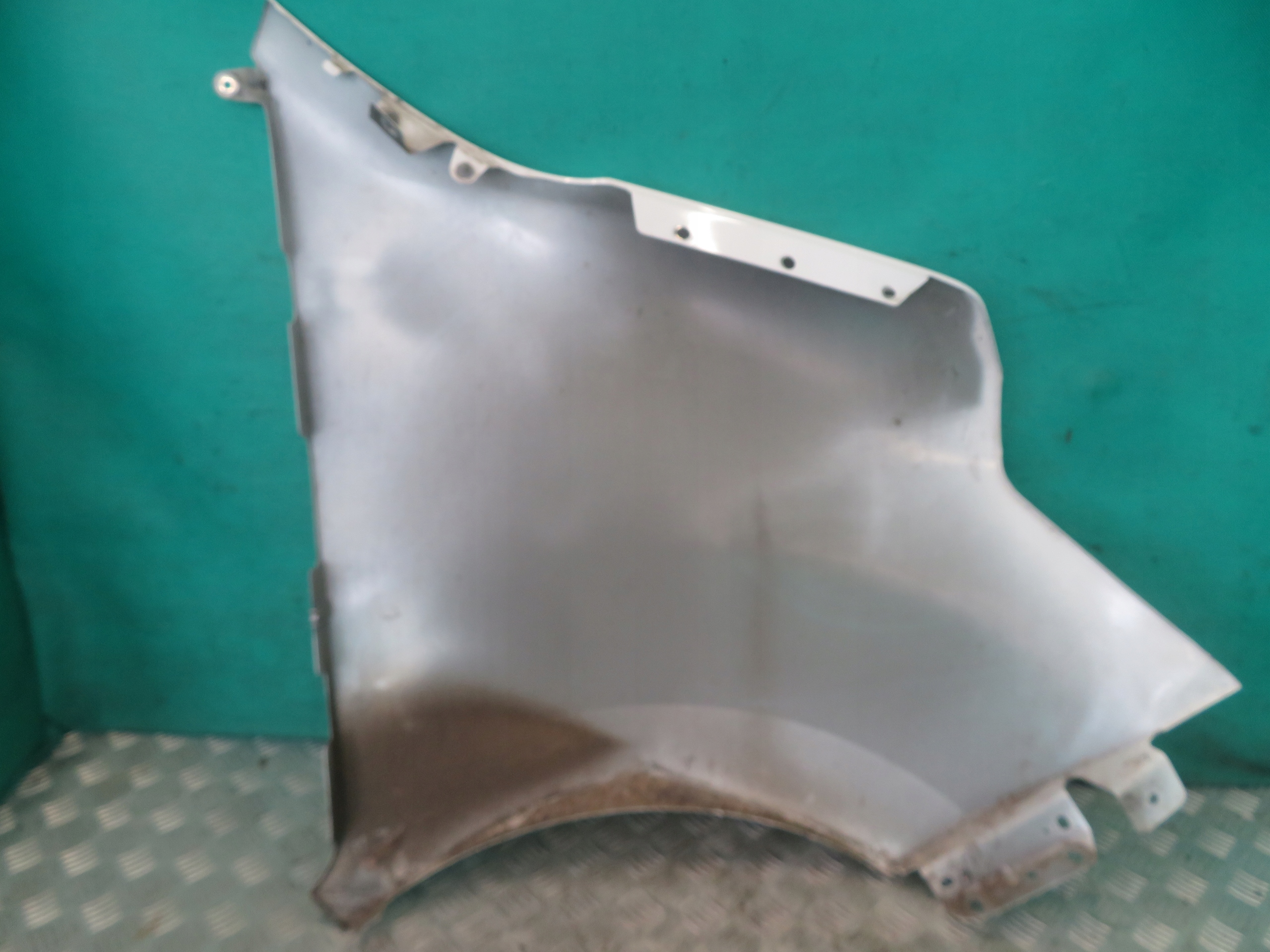 fender left front NISSAN INTERSTAR 23R