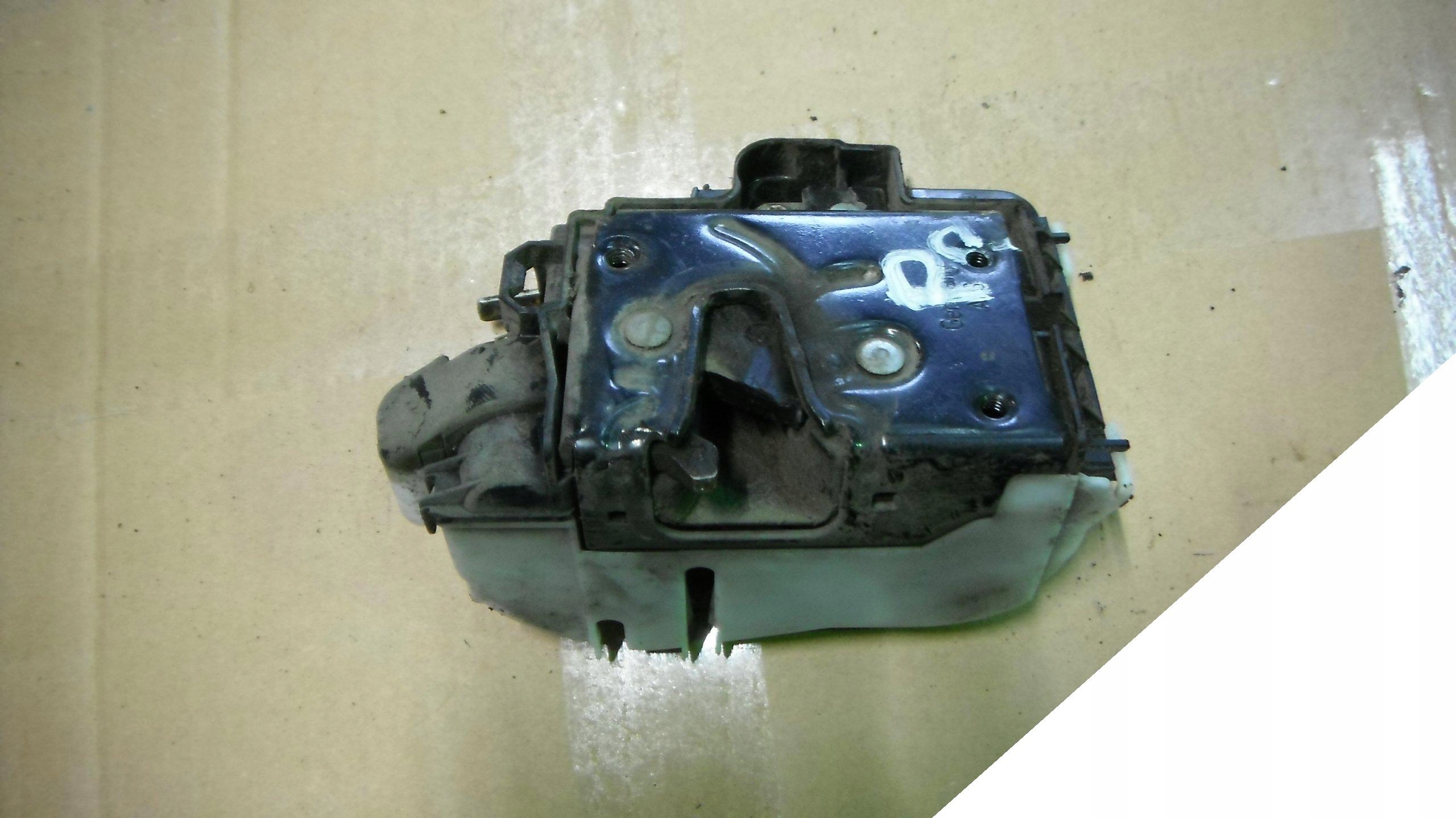 VW POLO 6N 94- ZAMEK PRAWY PRZEDNI