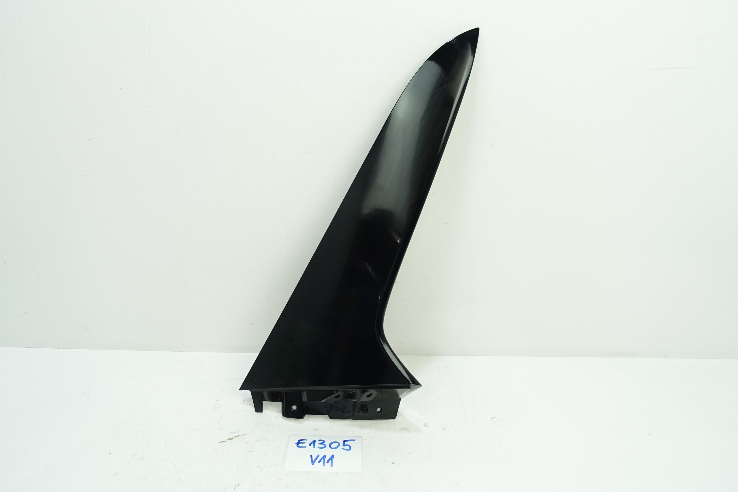 SPOILER bonnet boot right rear part HYUNDAI KONA 23