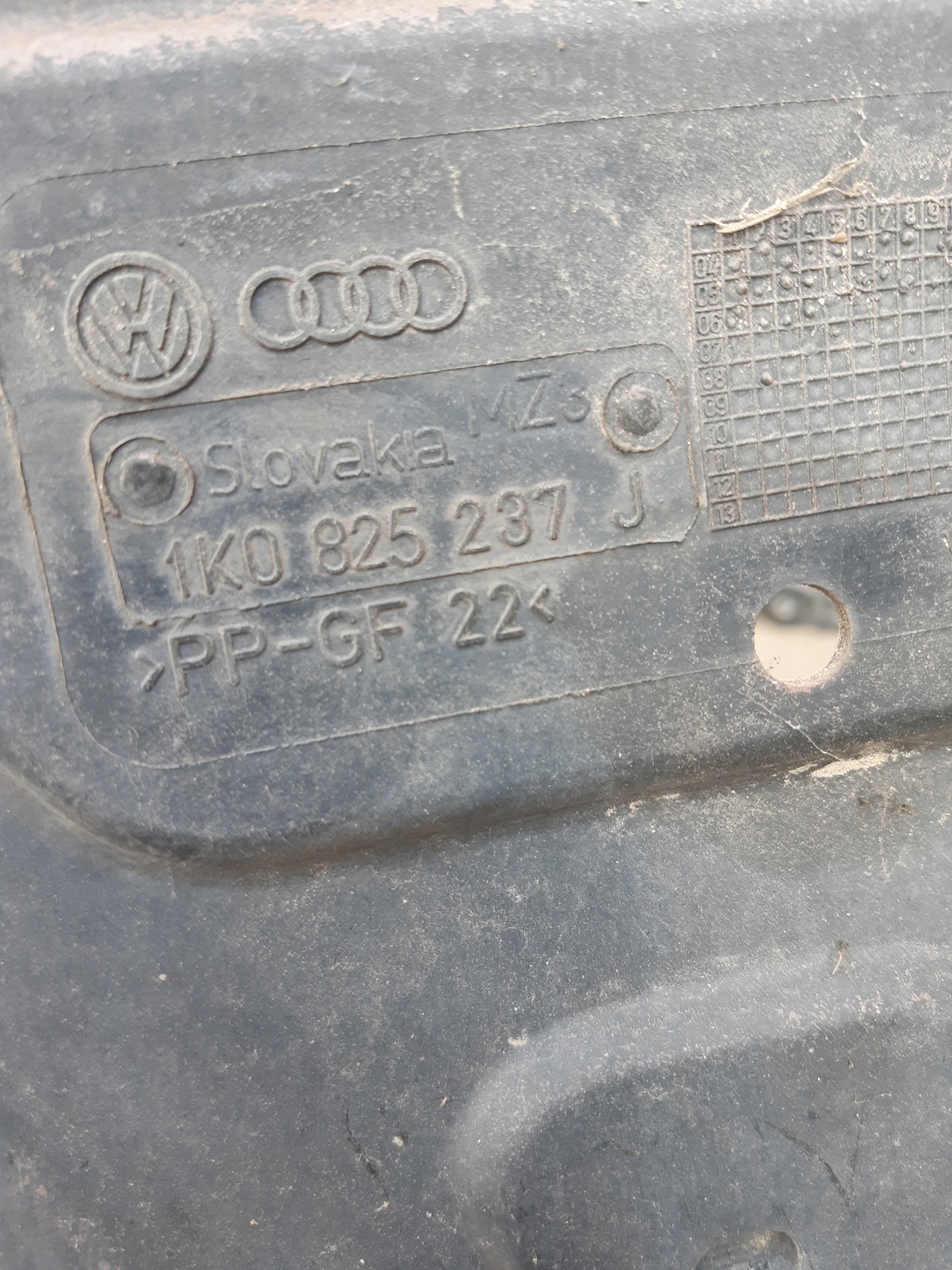 AUDI A3 8P LIFT cover cover below engine 1K0825237J