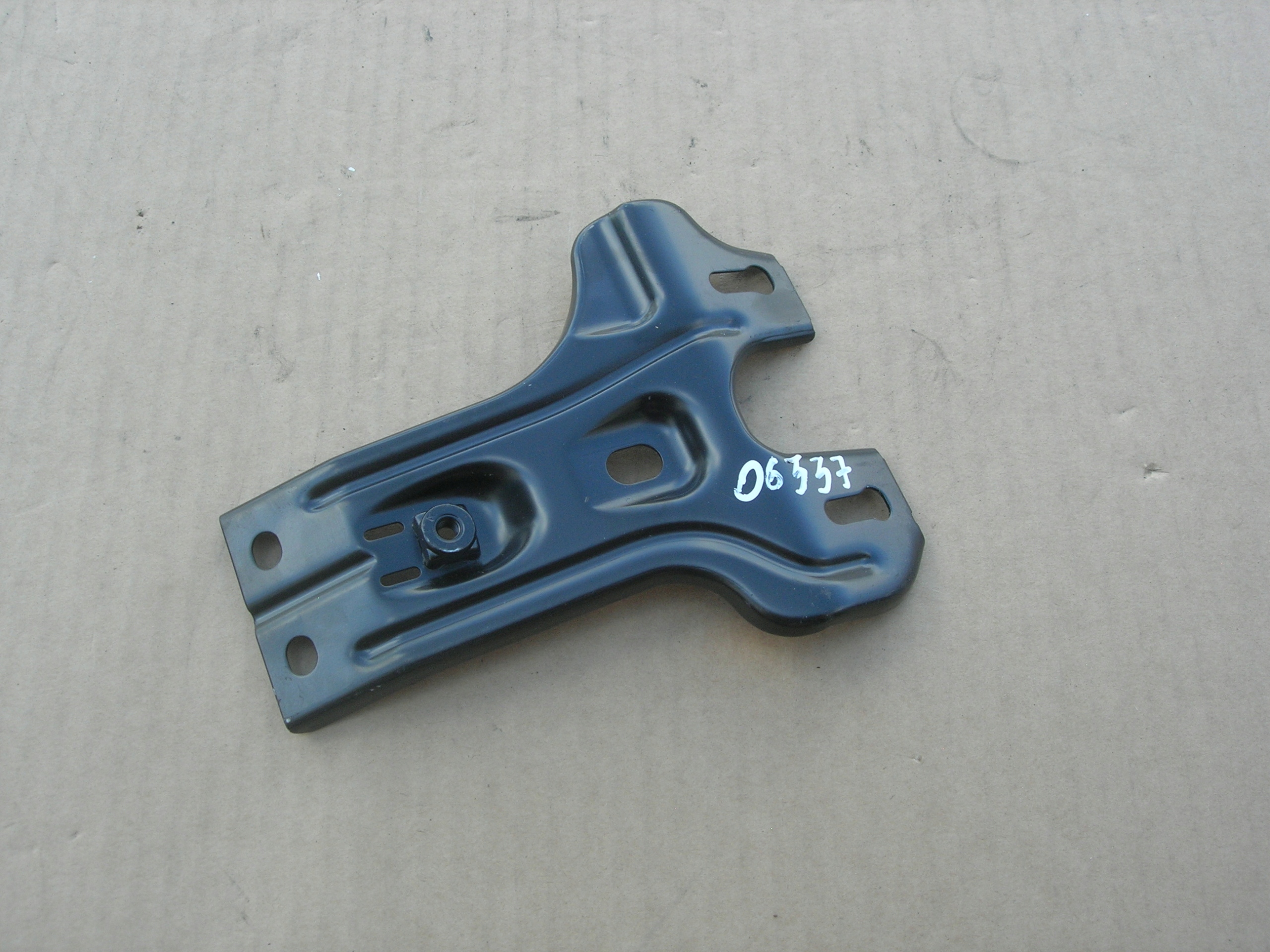 WSPORNIK ZAMKA PRZÓD VW GOLF VII 5G0805567 W-WA