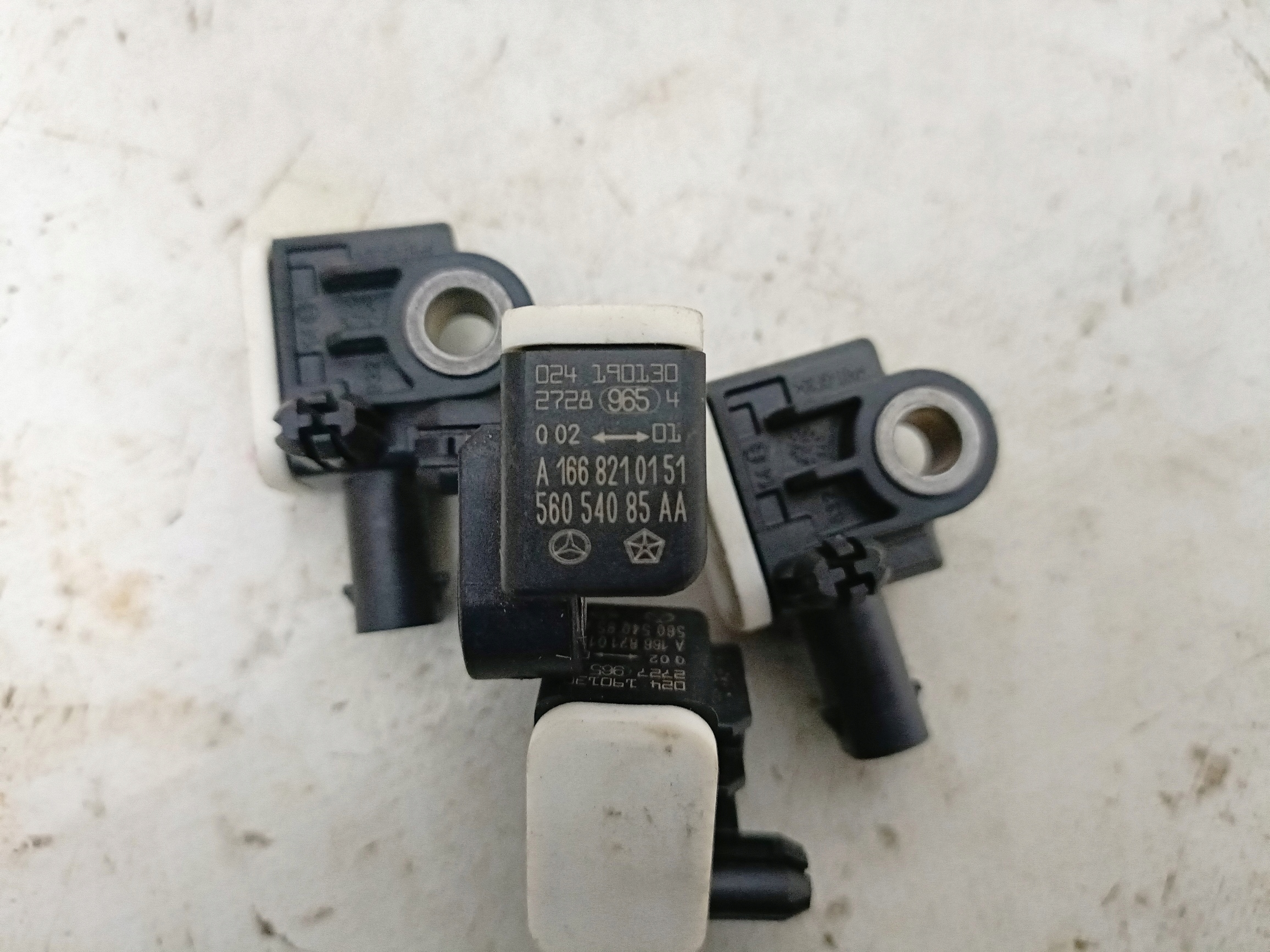 DODGE MERCEDES CHRYSLER impact sensor A1668210151 56054085AA