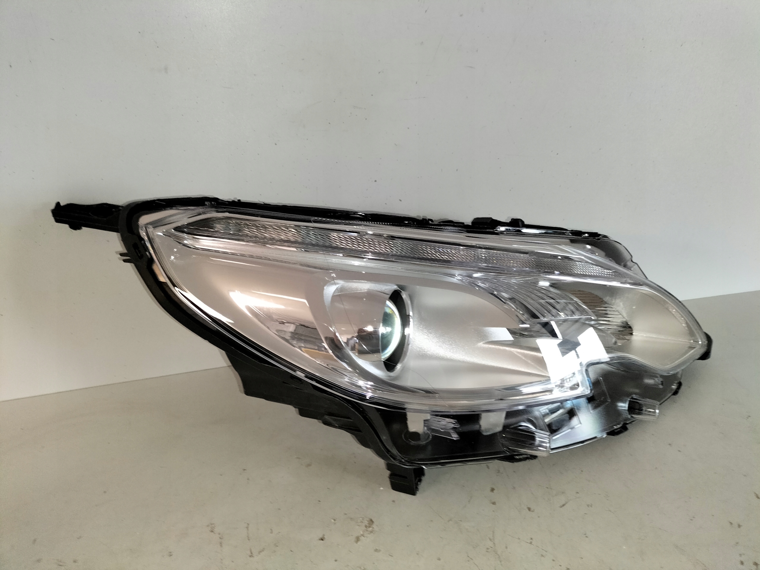 light front reflektor right PEUGEOT 2008 13-16