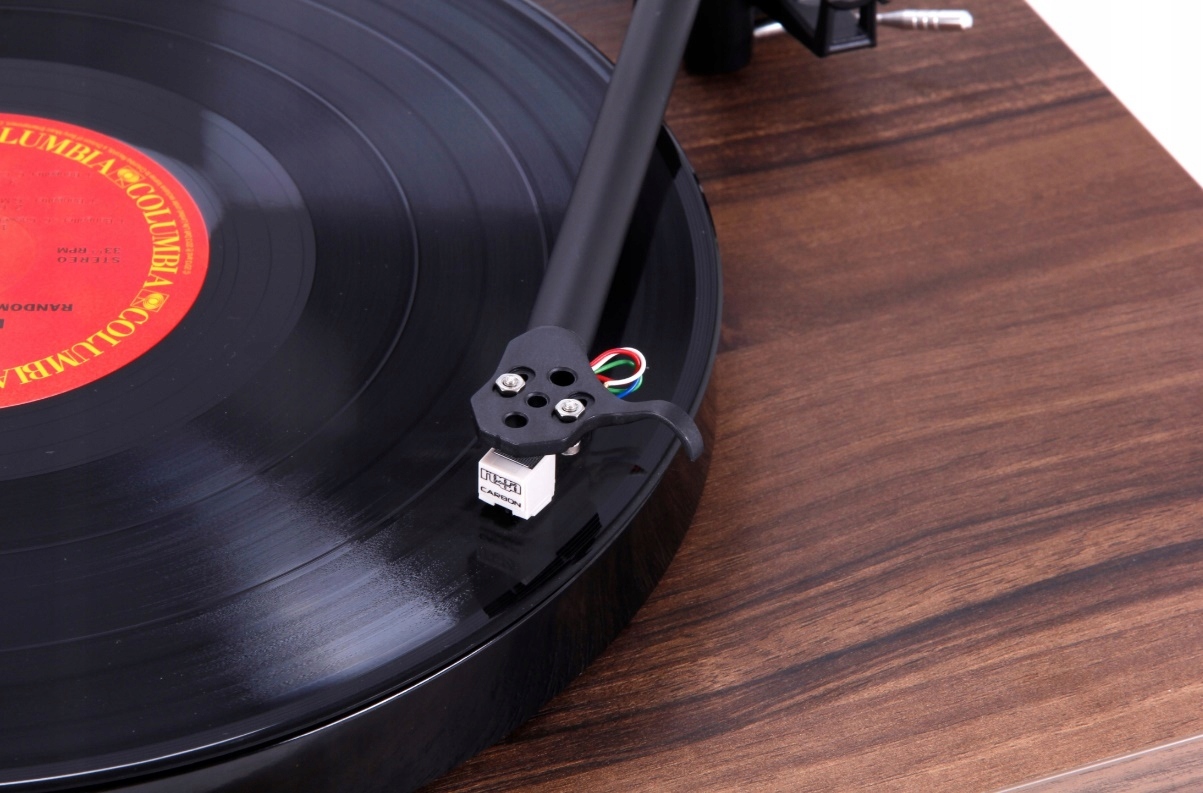 GRAMOFON Z WKŁADKĄ REGA CARBON MM REGA PLANAR 1 PLUS (P1 PLUS) ORZECH Kod producenta TT-PL1-PLUS-BLK-EU