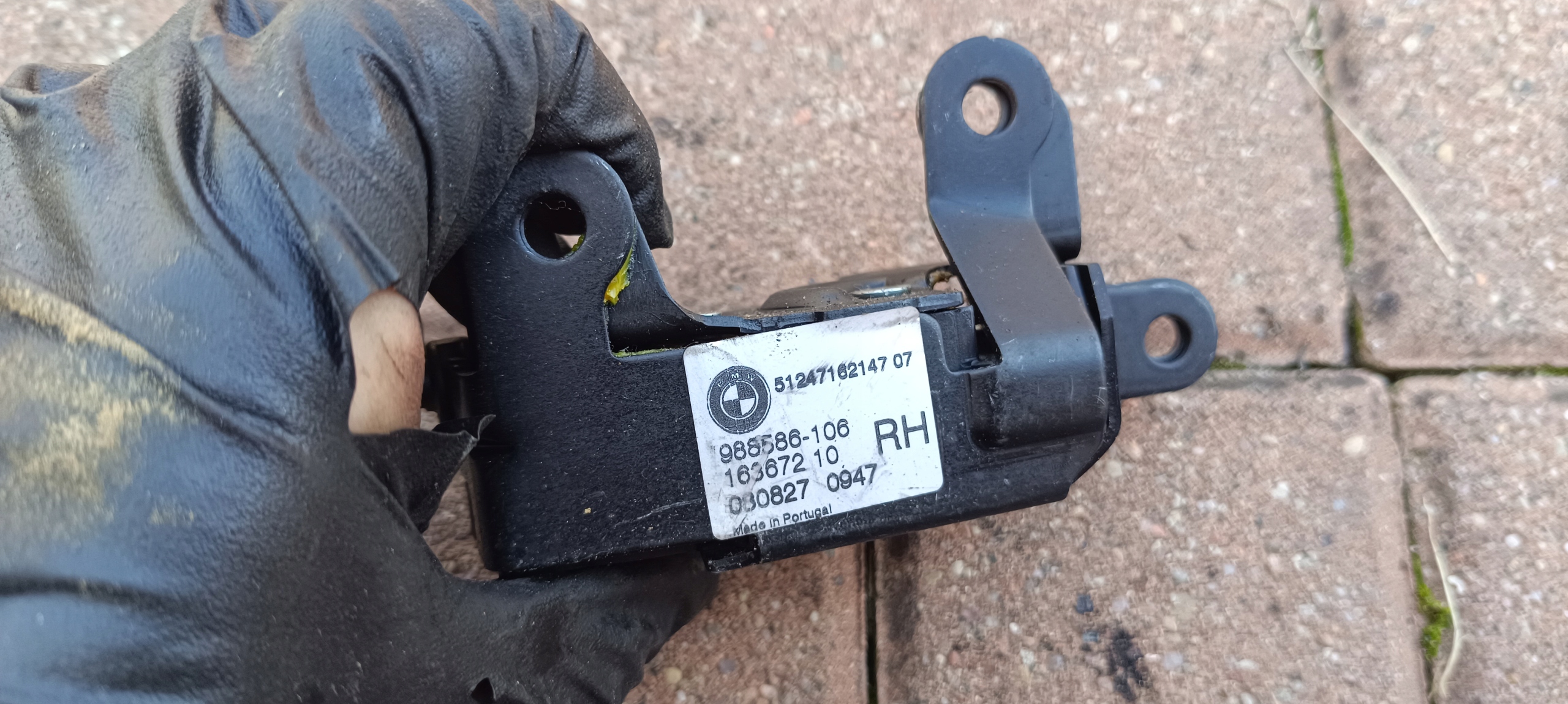 BMW E70 X5 lock bonnet BURTY boot right 7162147