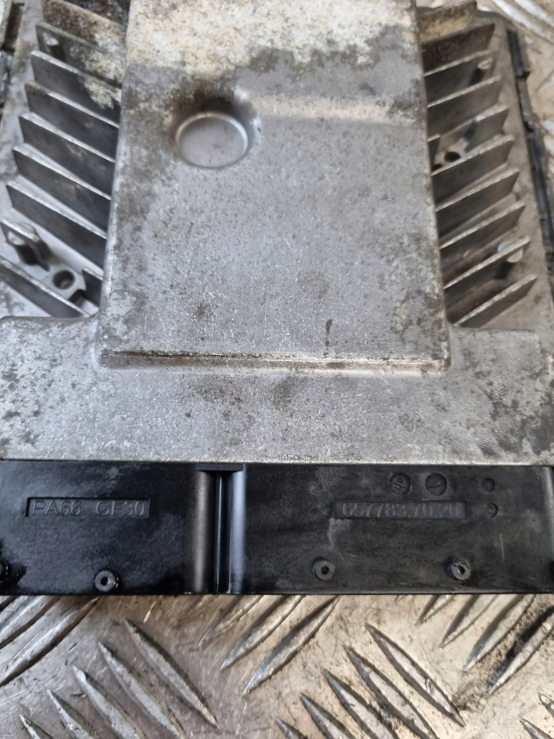 unité de commande électronique uce moteur VW Passat B6 2.0 TDI 03G906018FG