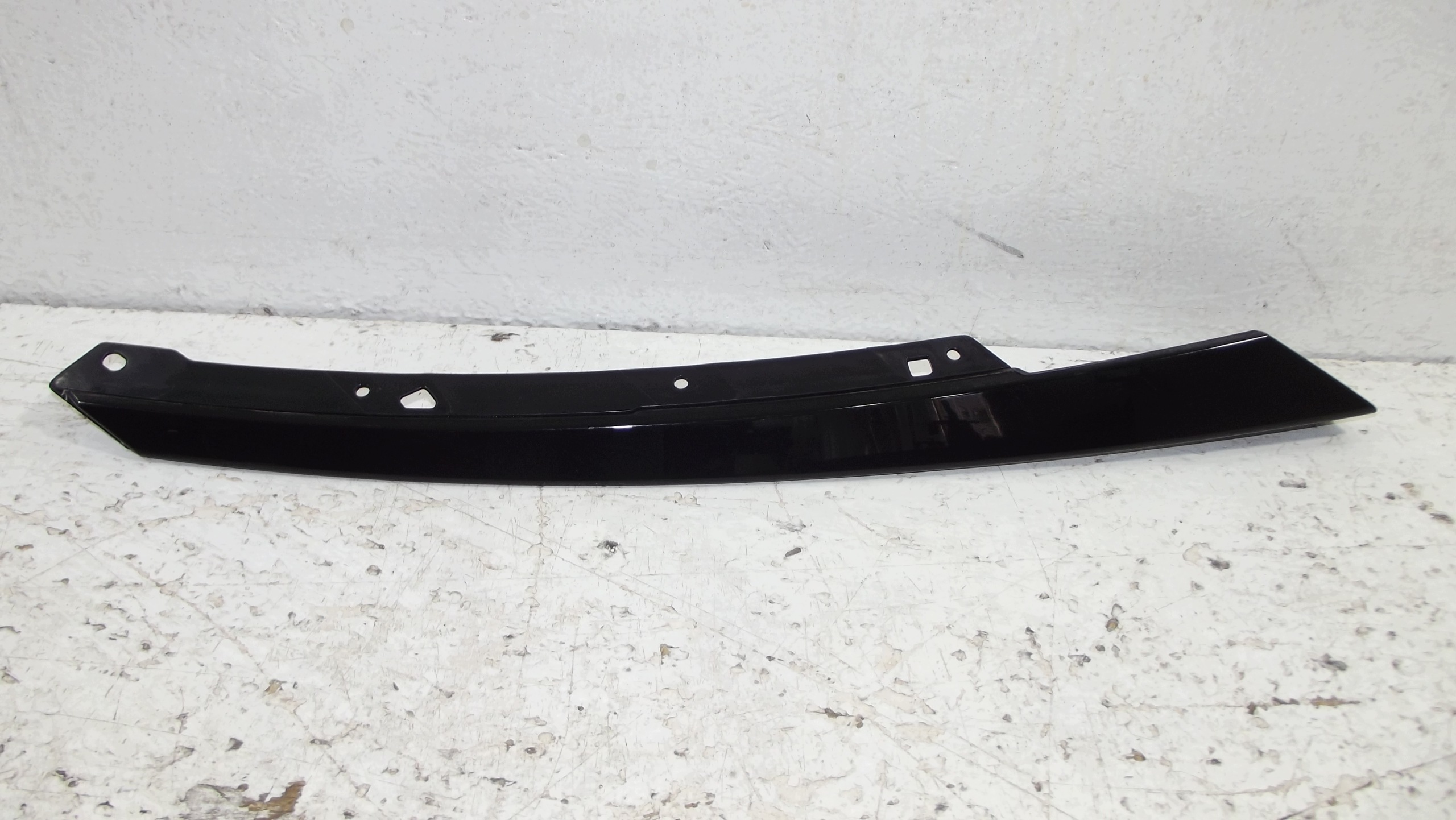 Honda Civic X moulding below lampe right front 71123-TEA-T0XX-M1