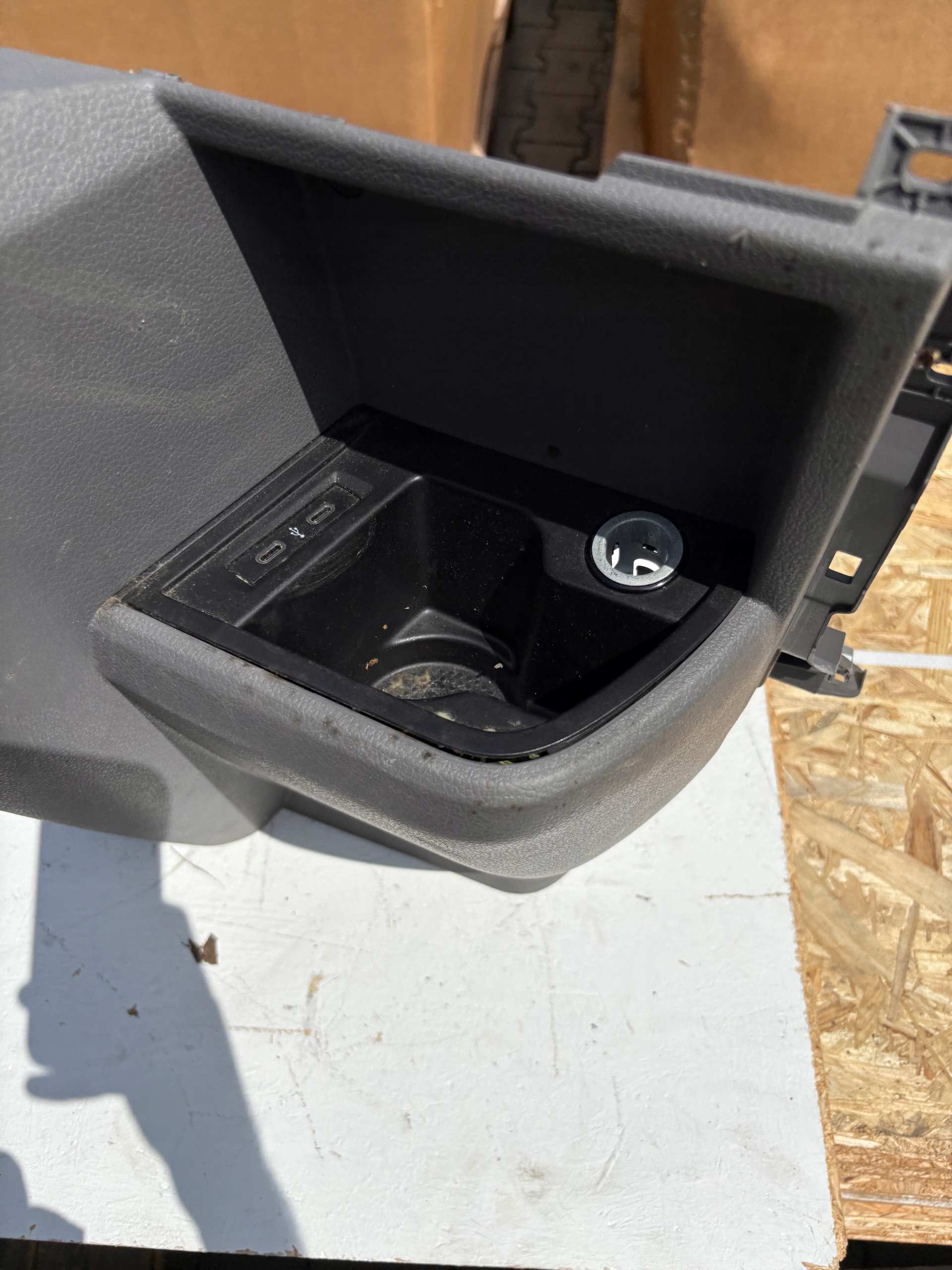 VW T6.1 cover TUNEL central 7L1857771