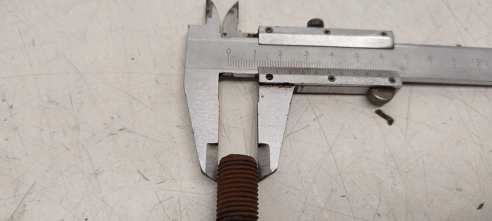 Szpilki Schrauben do der Räder VW Crafter II 7C0