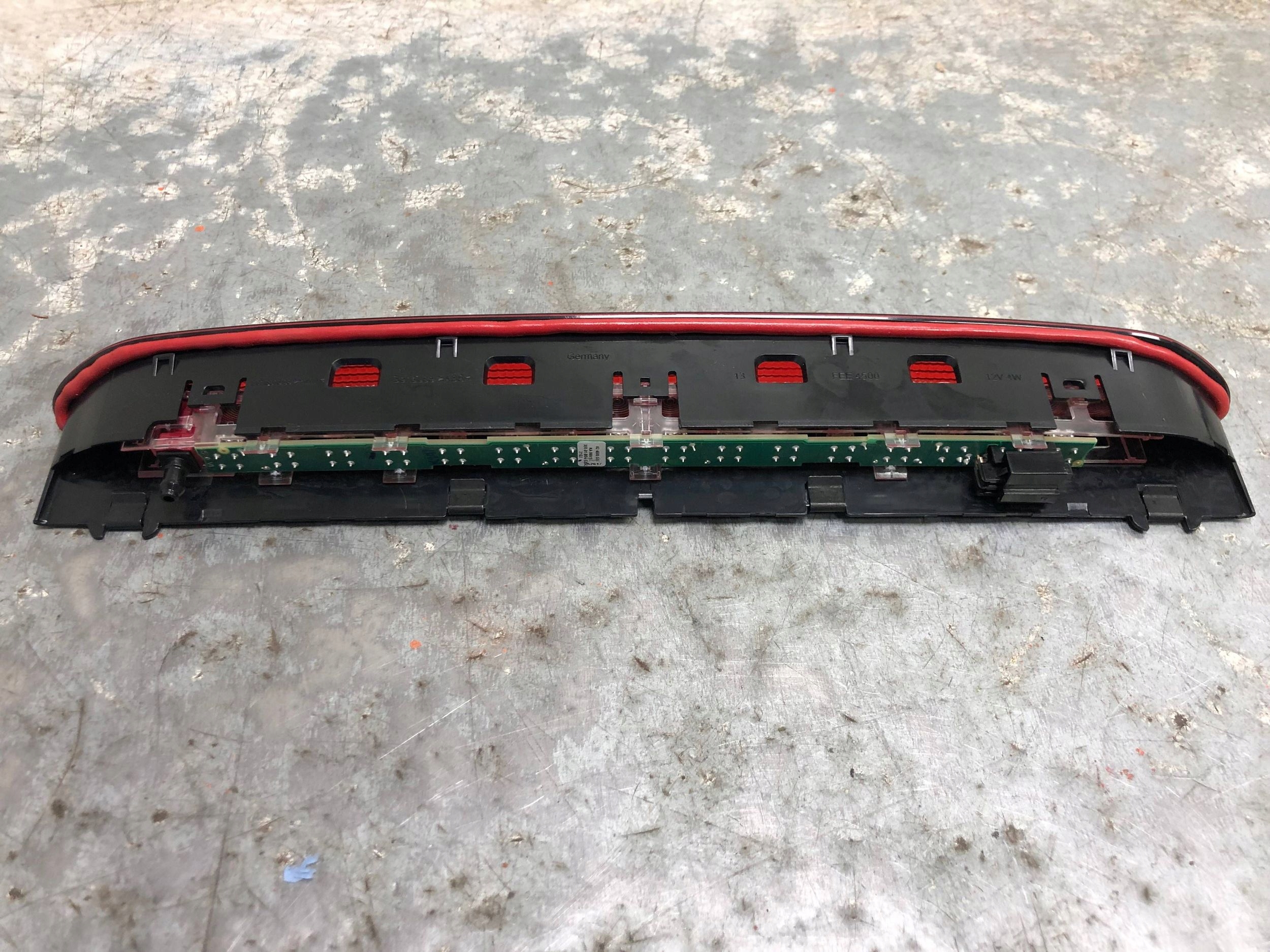 TRZECIE light STOP VW GOLF VII 5G0945087B