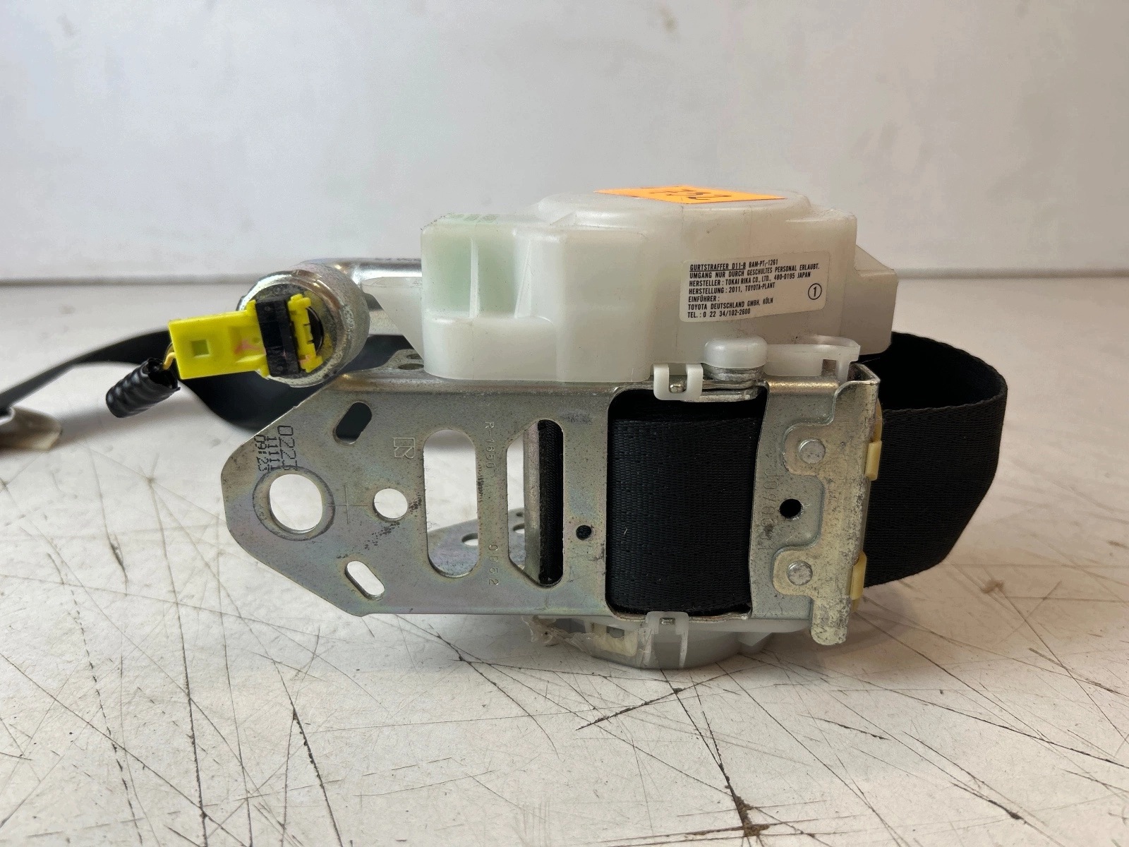 tension belt safety front front left Toyota Avensis IQ 3D