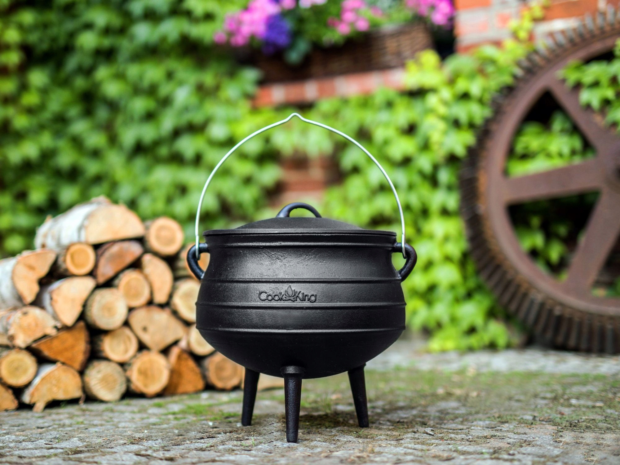 ŻELIWNY KOCIOŁEK AFRYKAŃSKI 13L WĘGIERSKI STOJĄCY, GARNEK + ZAMKNIĘCIE Pojemność 13 l