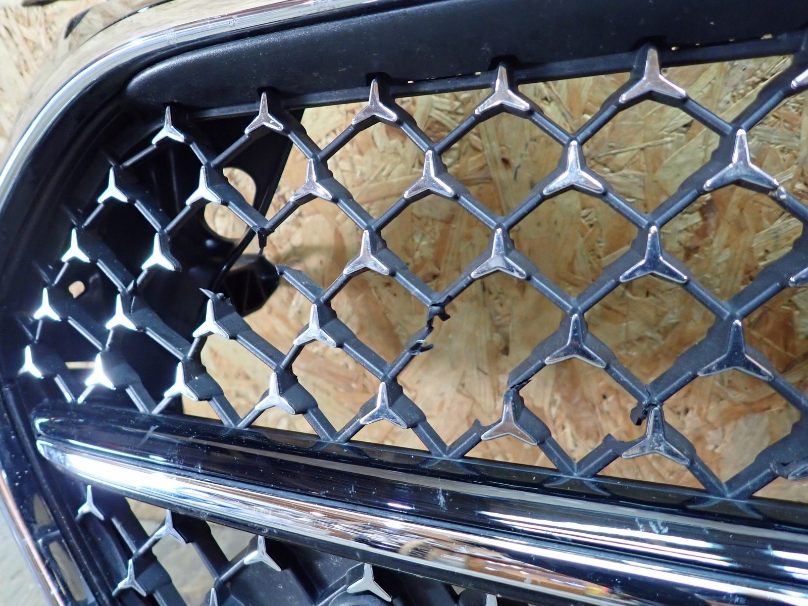Grill MERCEDES E KLASA 214 2023- A2148805300