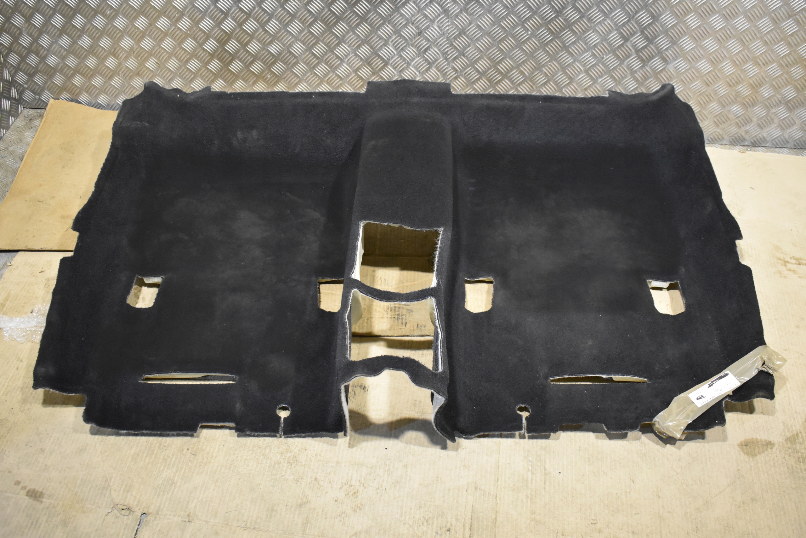IDEALNY carpet rear MERCEDES W213 E63 1