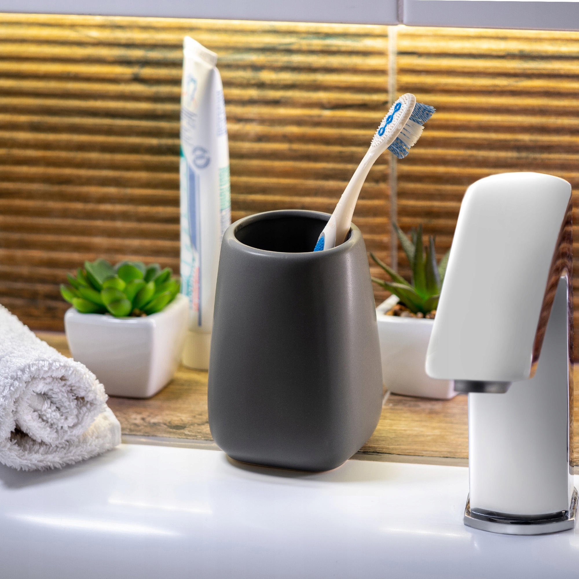 KUBEK ŁAZIENKOWY NA SZCZOTECZKĘ PASTĘ CERAMICZNY Marka Kadax