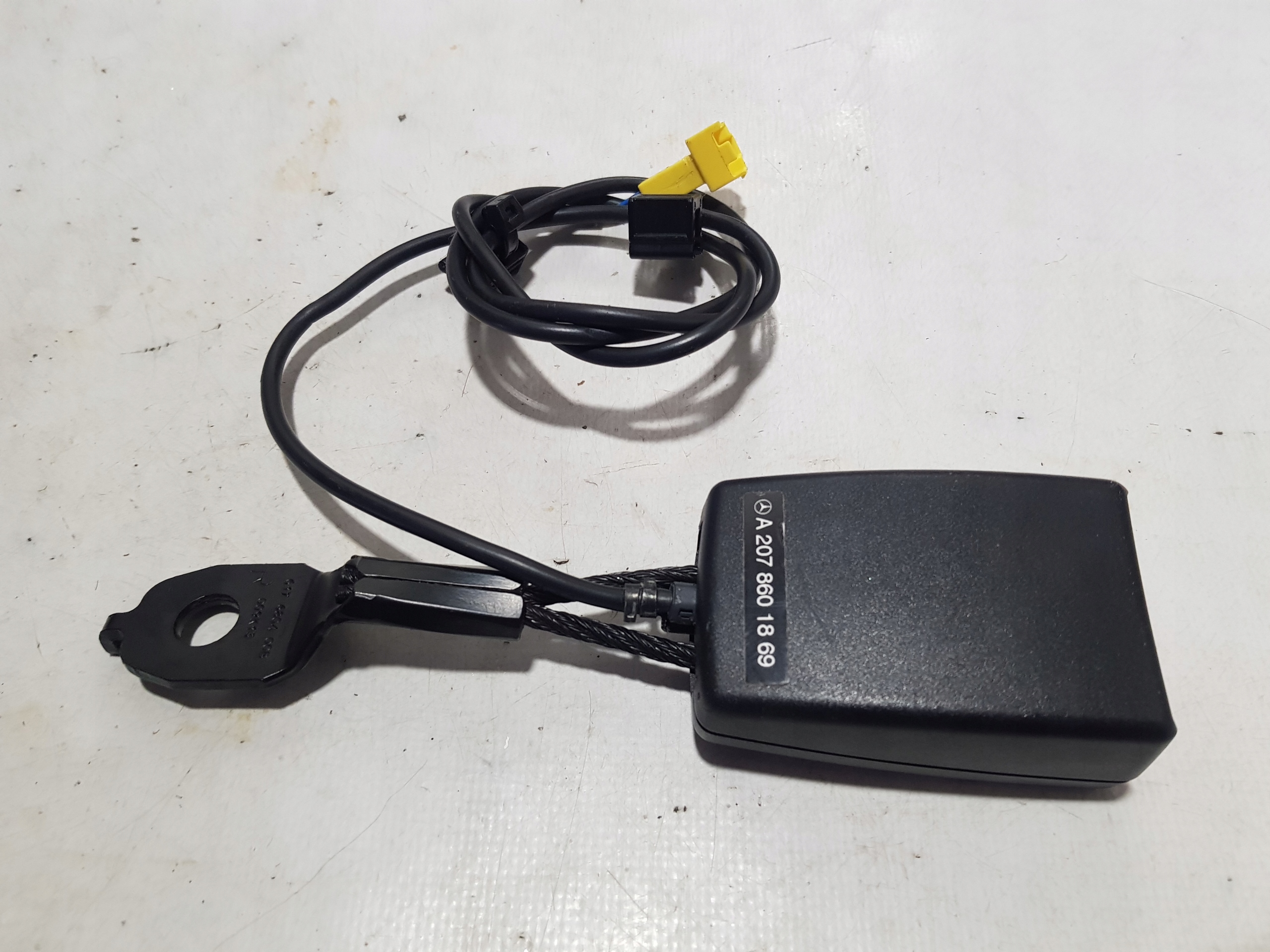 MERCEDES W207 ZAPINKA supports right front A2078601869