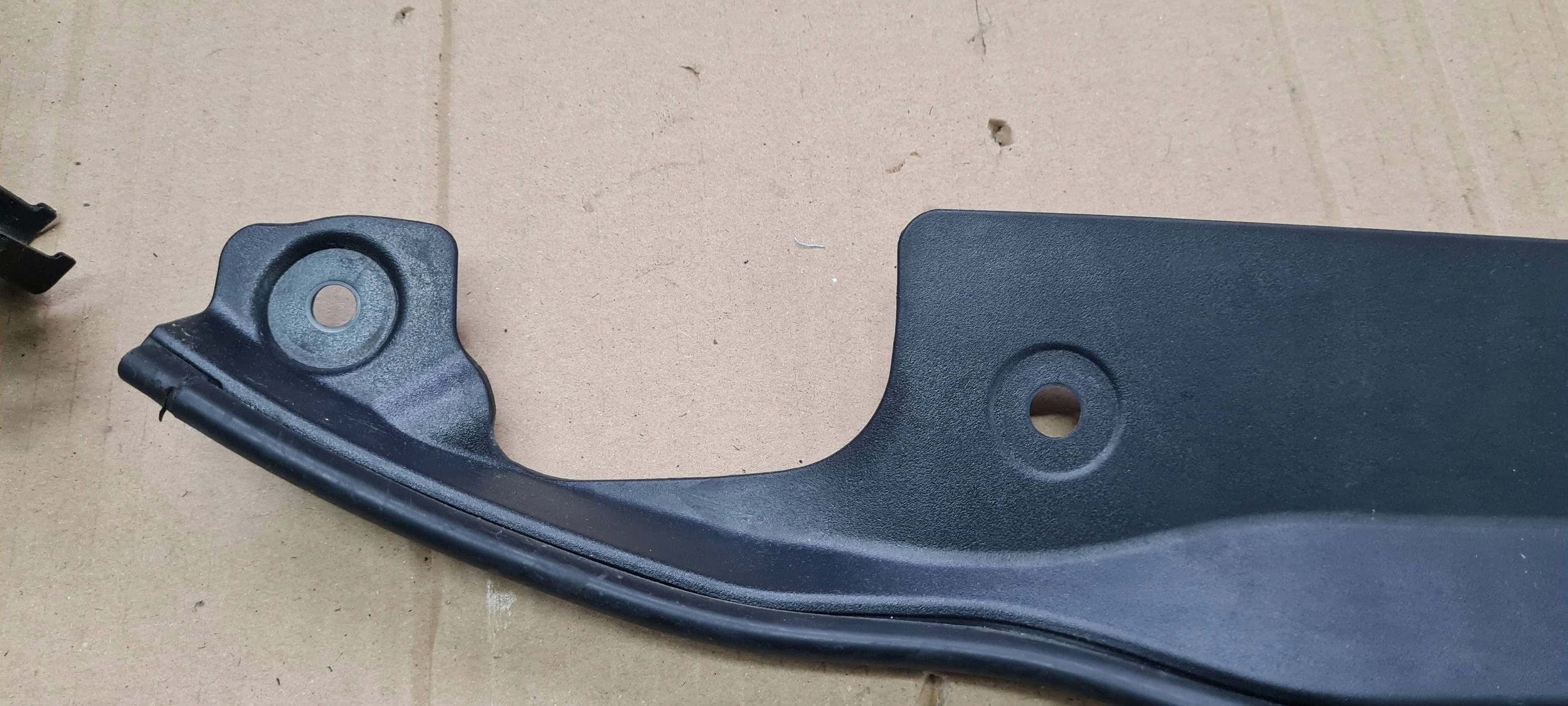 Chrysler Pacifica 2022 cover bonnet boot right sensor 68416654