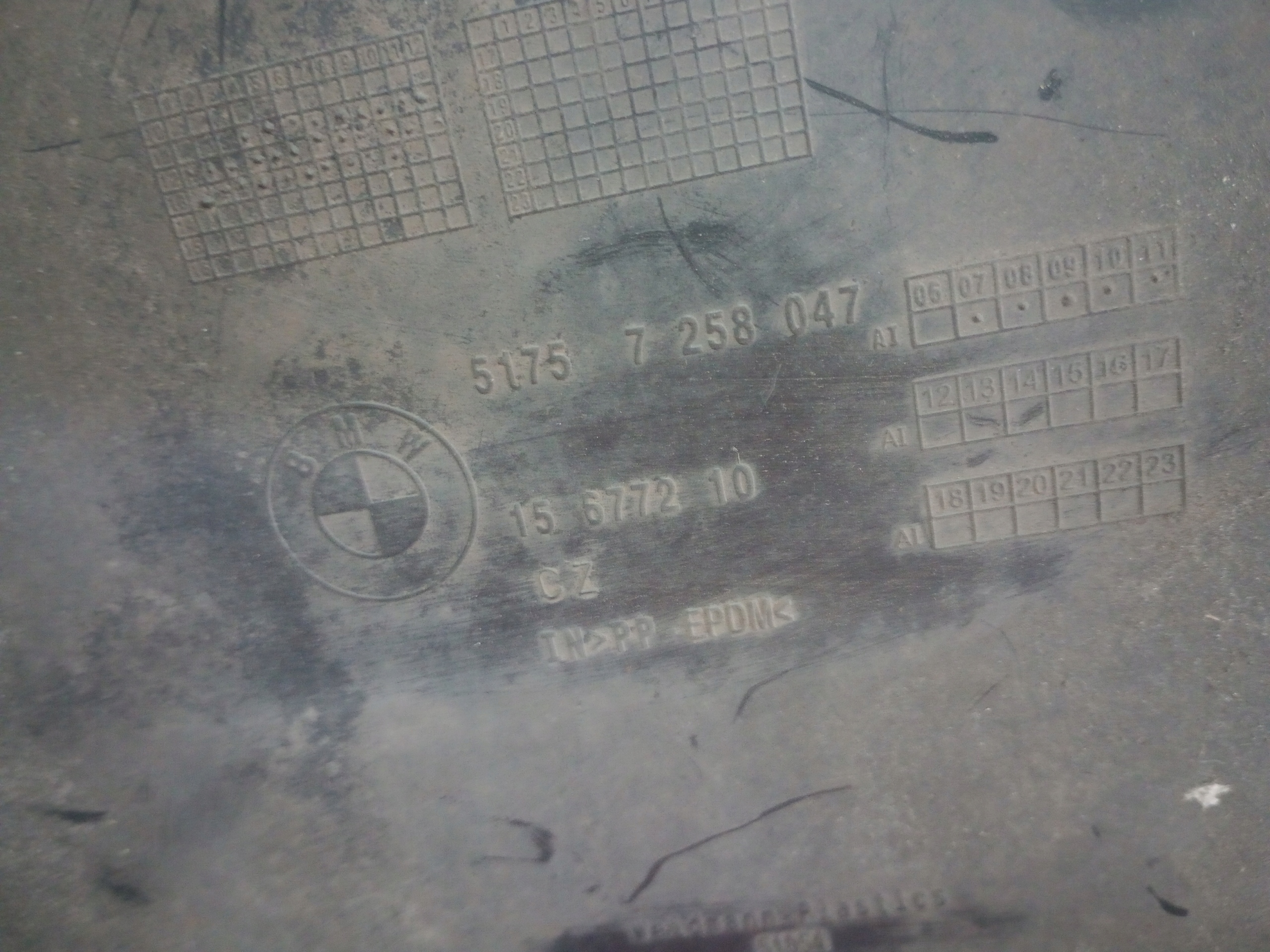 BMW SERIA 3 F30 31 2013 OSŁONA PODWOZIA LEWY TYŁ 7258047 EUROPA Typ samochodu Samochody osobowe