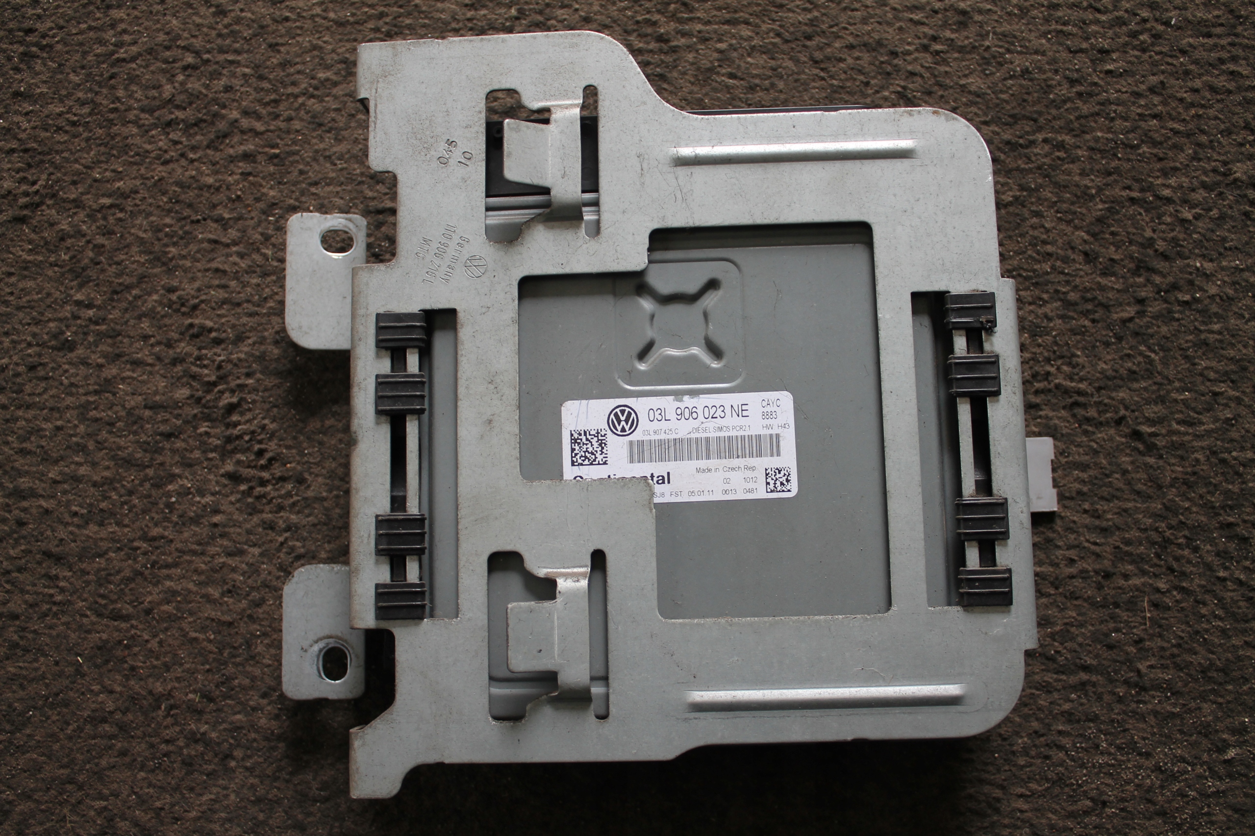 VW TOURAN control unit of the engine 03L906023NE