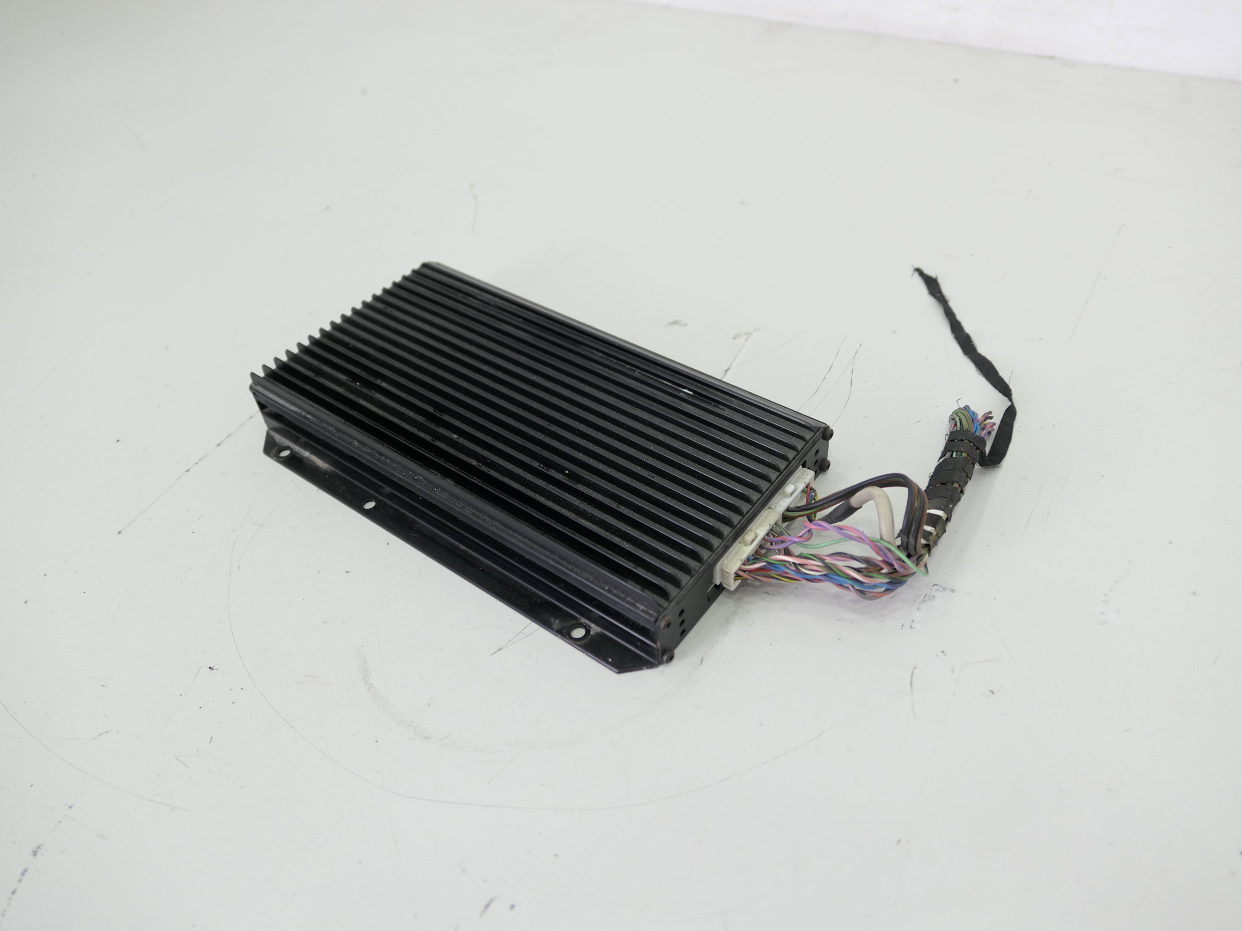 JAGUAR Xk8 XkR ПІДСИЛЮВАЧ HARMAN KARDON Lja4170aa