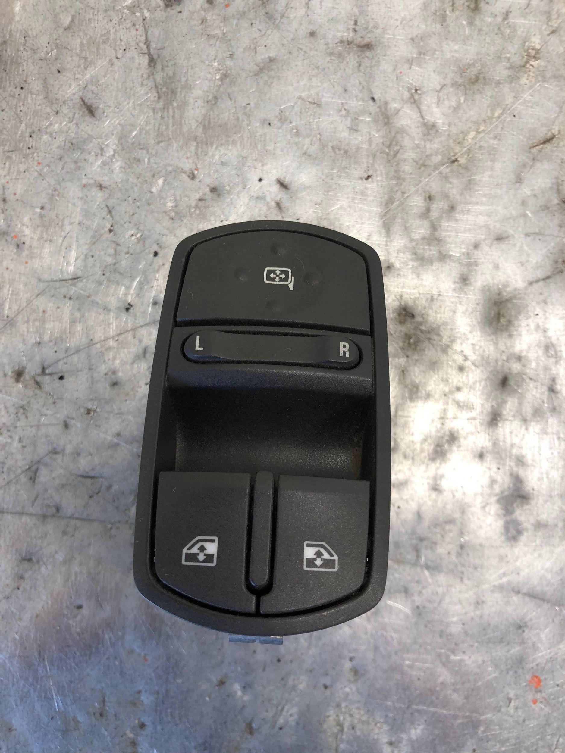 window control switch left front OPEL CORSA D 13258521