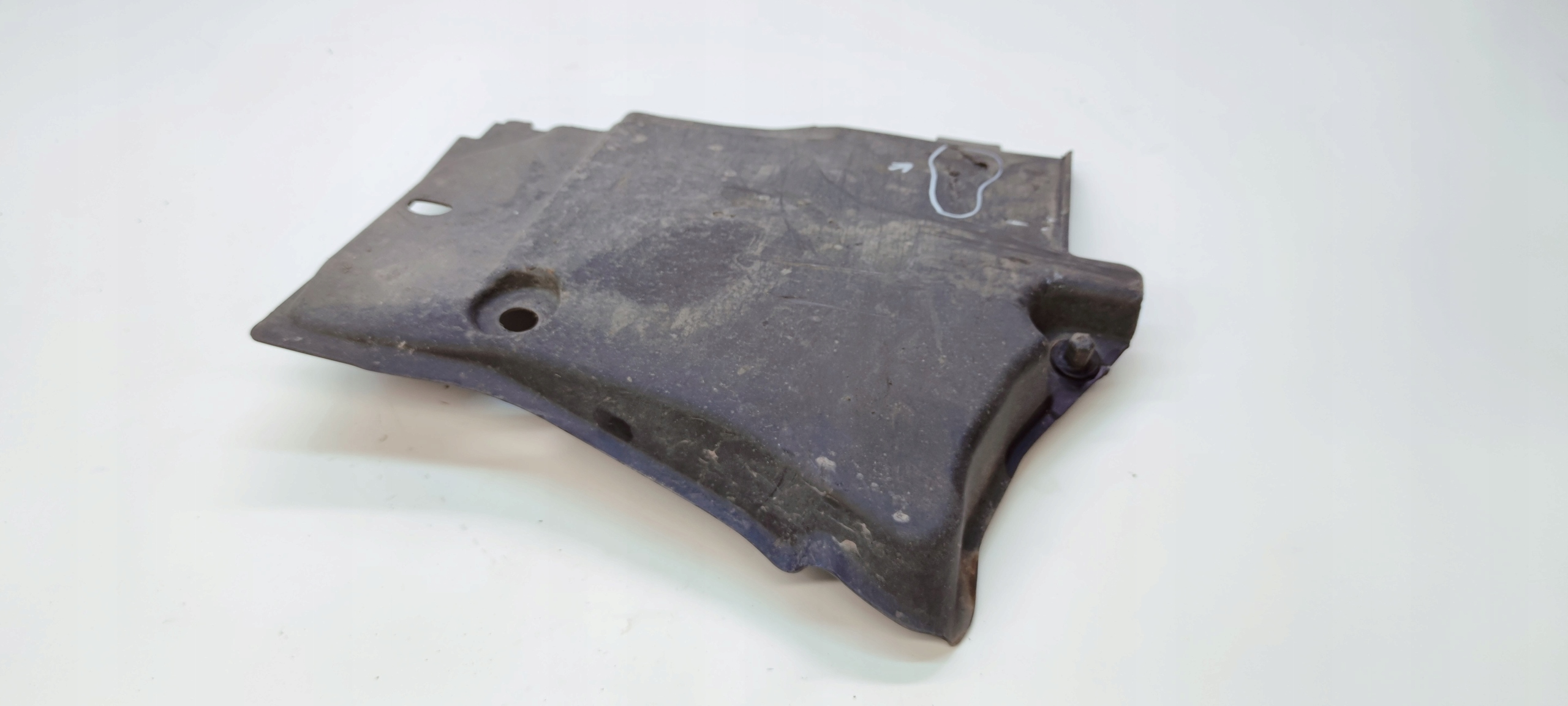cover chassis front AUDI A4 B9 8W0825201 *3*