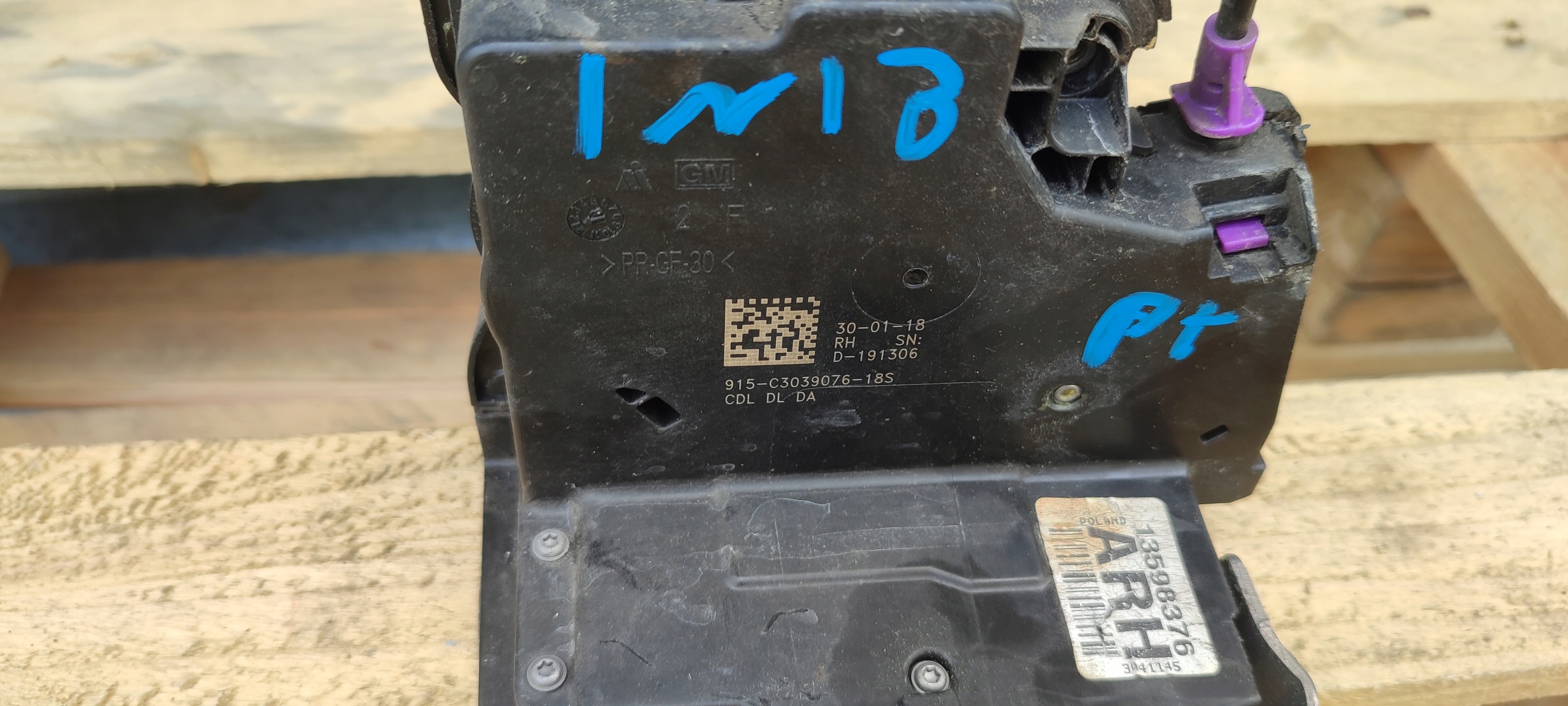 lock door right rear part OPEL INSIGNIA B 13598376