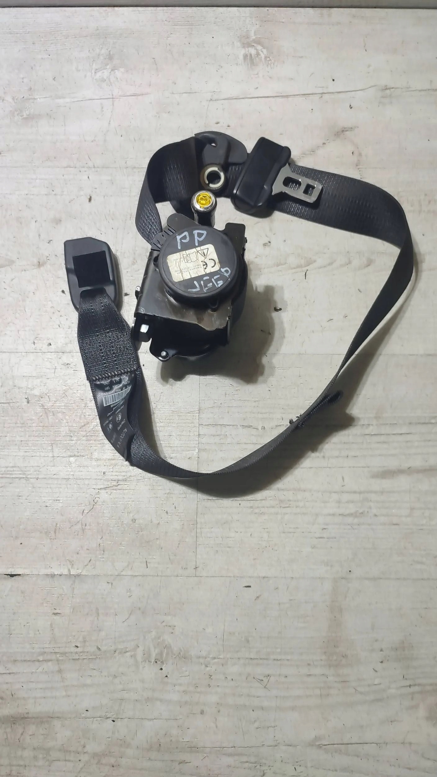 Jeep Cherokee 2015 front side right tension belt safety