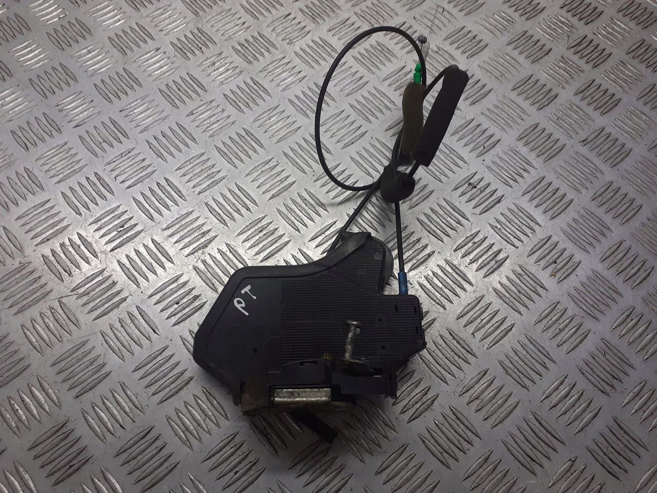 ЗАМОК ДВЕРІ ПРАВИЙ ЗАД. TOYOTA AVENSIS T25pin