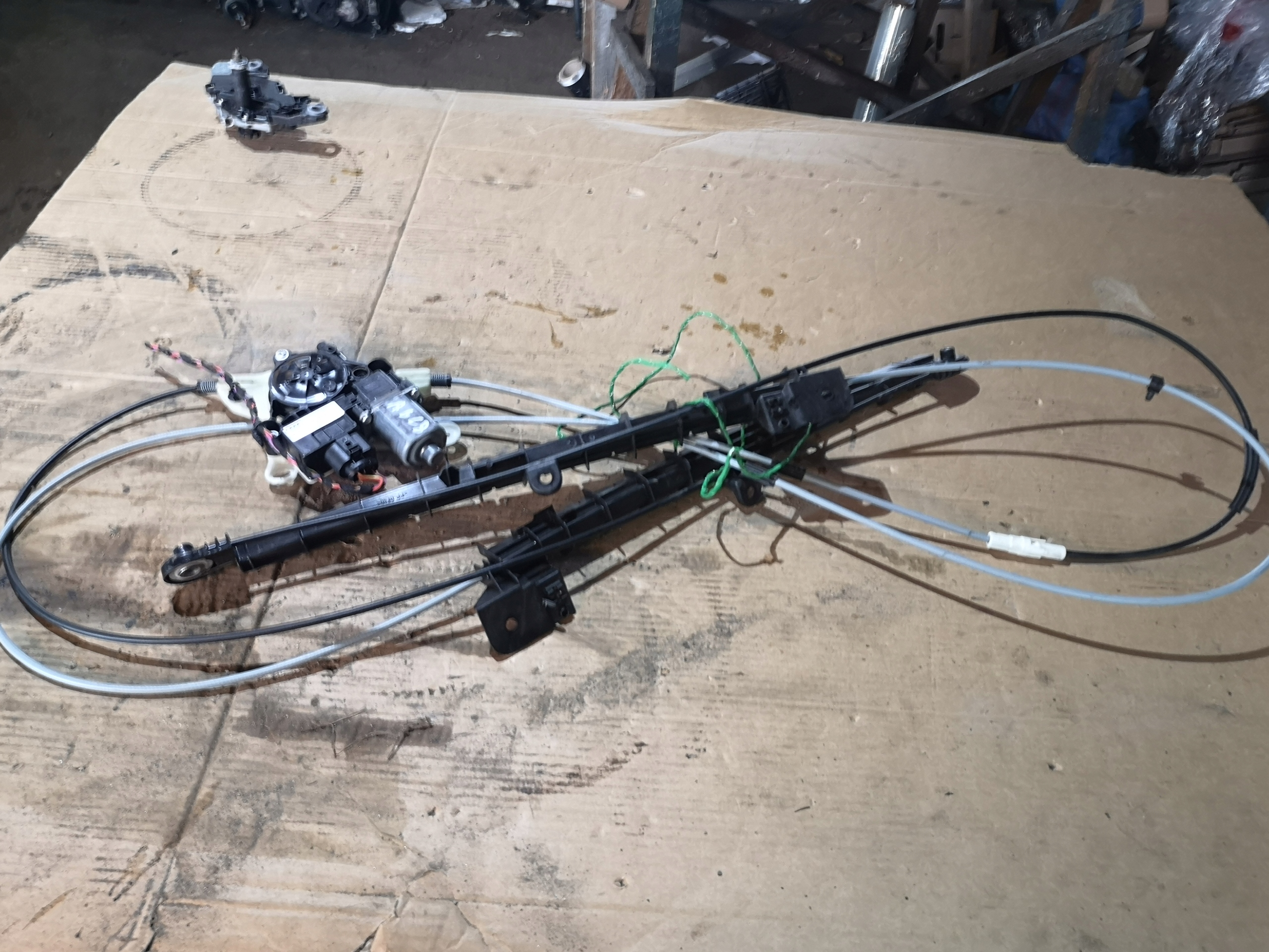 4K9863560 - Механизм моторов жалюзи задний задний AUDI A6 C8