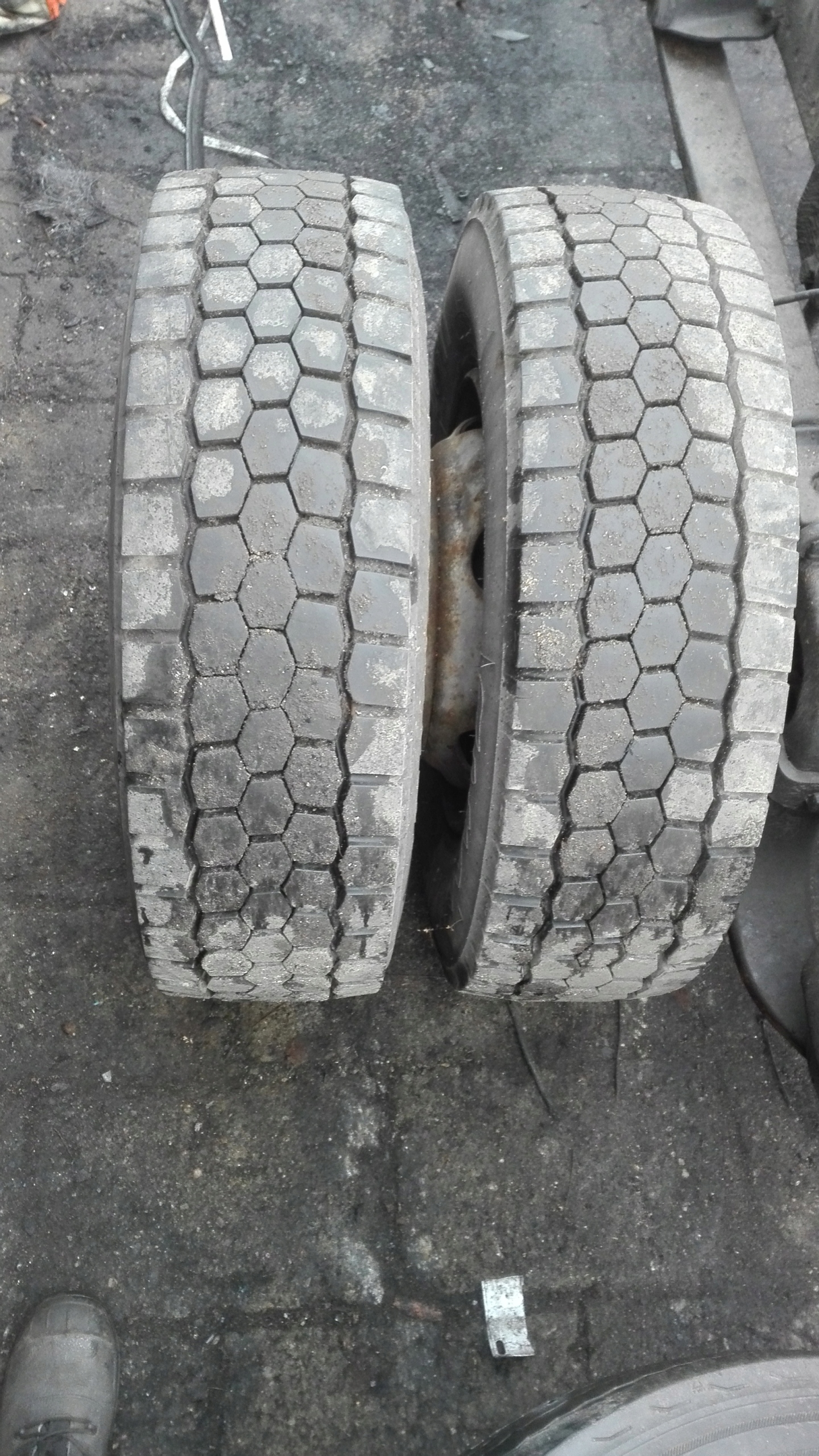 OPONY NAPĘDOWE FIRESTONE FD61 235/75R. 17,5"