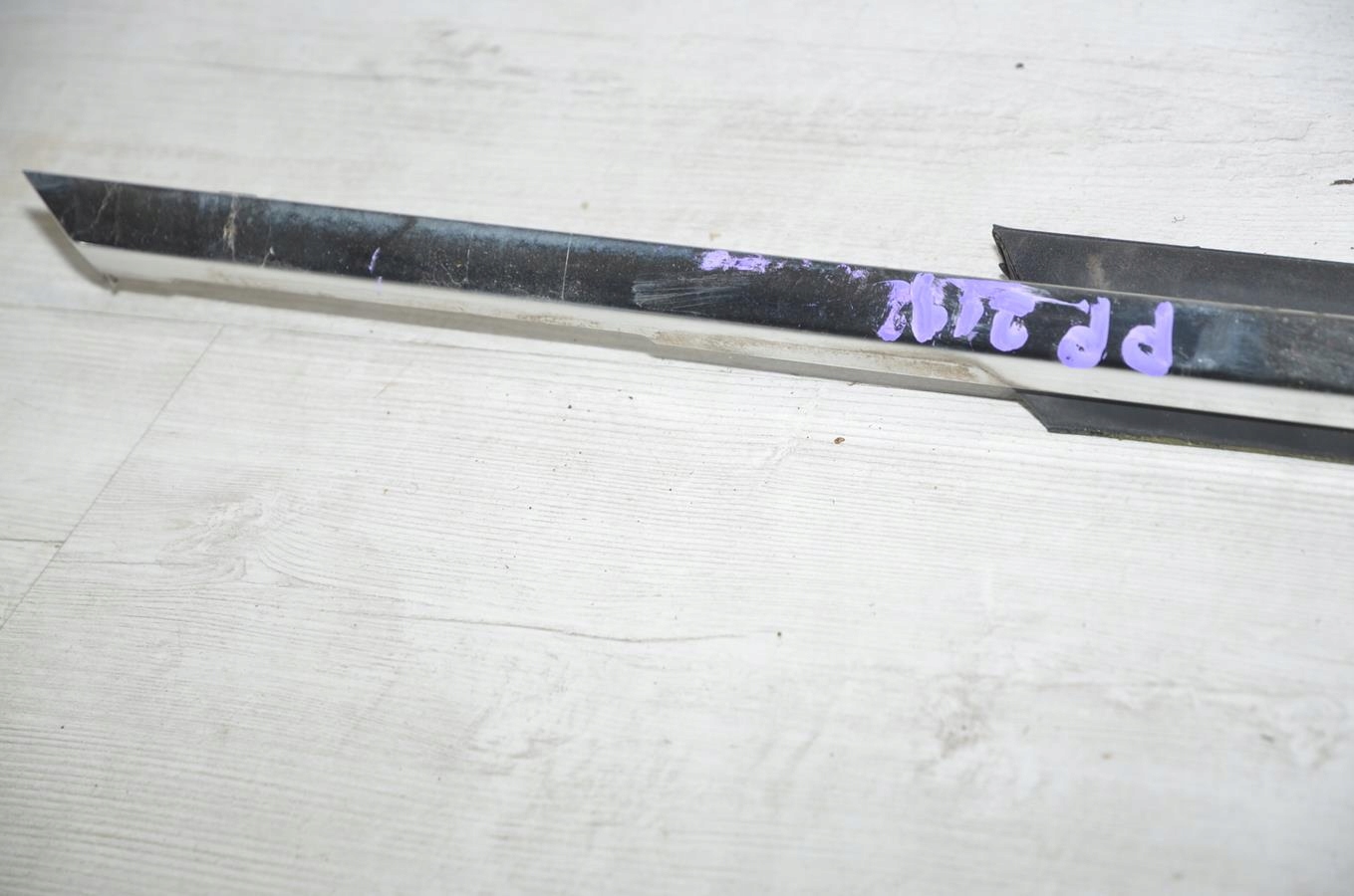 moulding dust right front Mercedes CLS w219